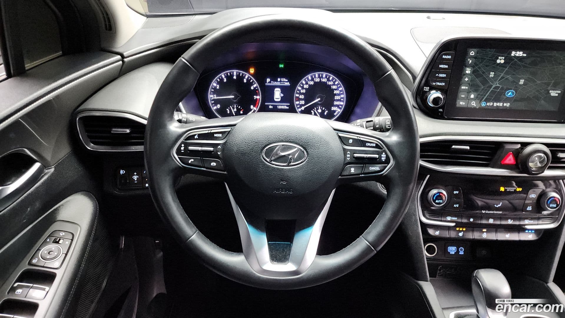 Main__Slider__Photo:Santafe Hyundai 2018.6-12