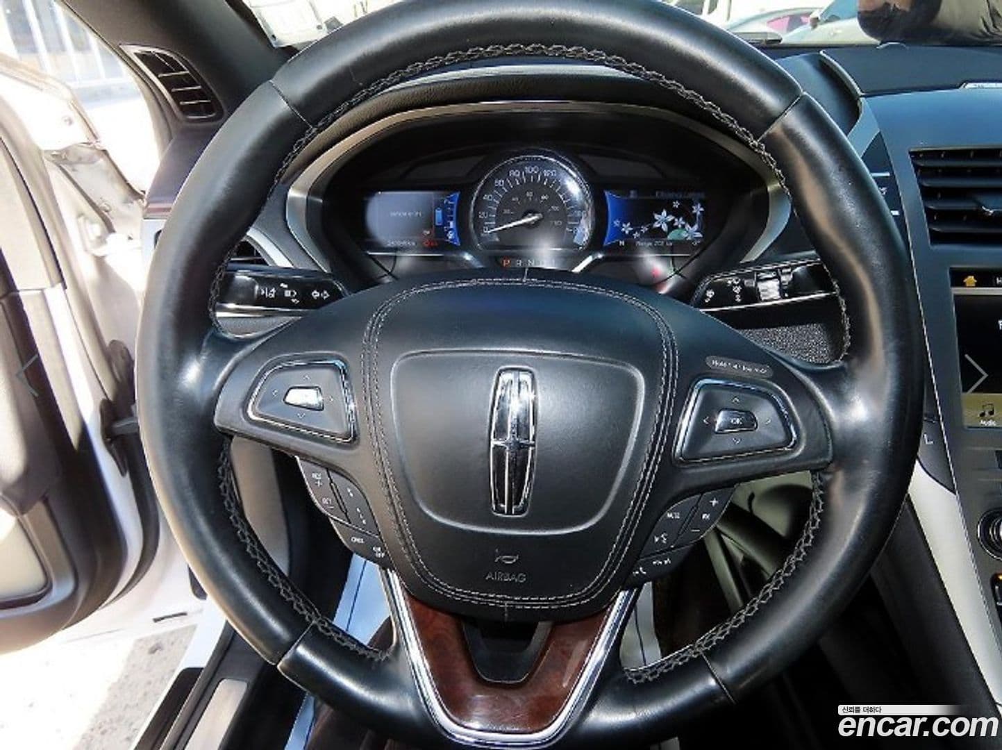 Main__Slider__Photo:MKZ Lincoln 2017.8-7