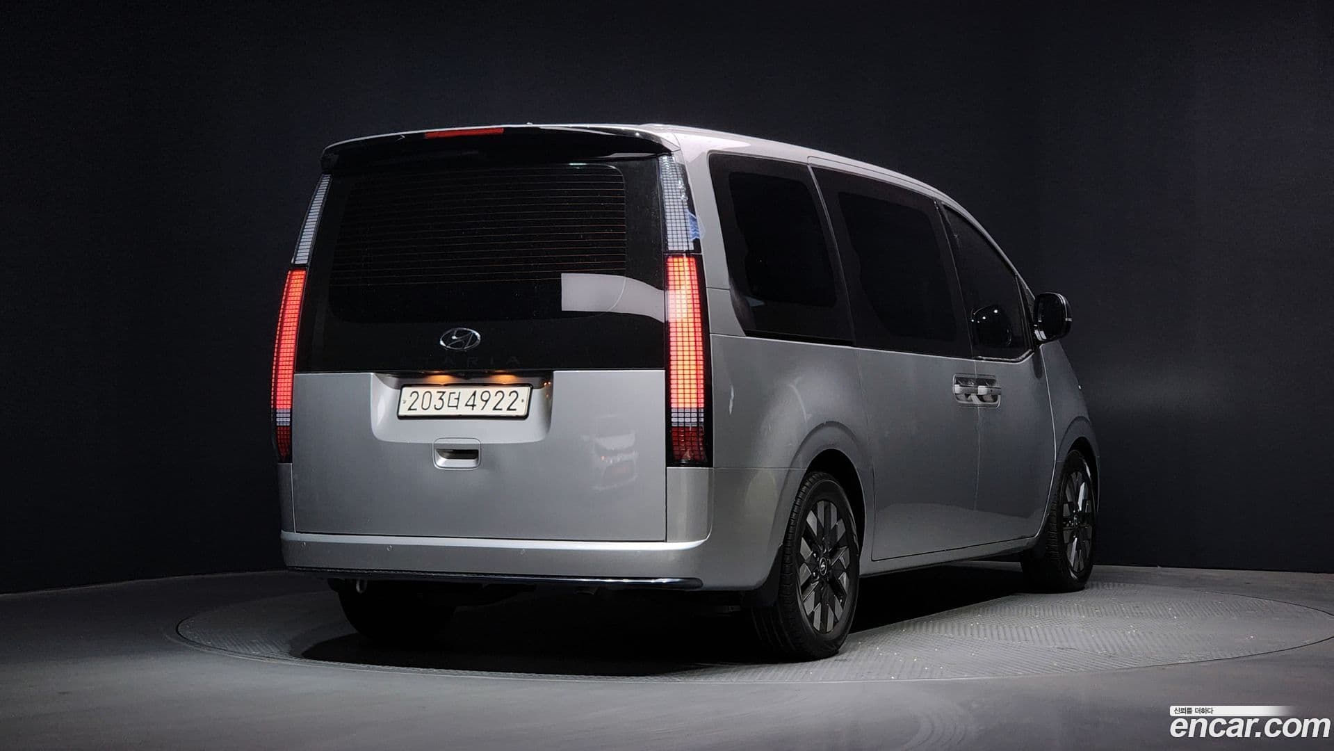 Main__Slider__Photo:Staria Hyundai 2021.9-1