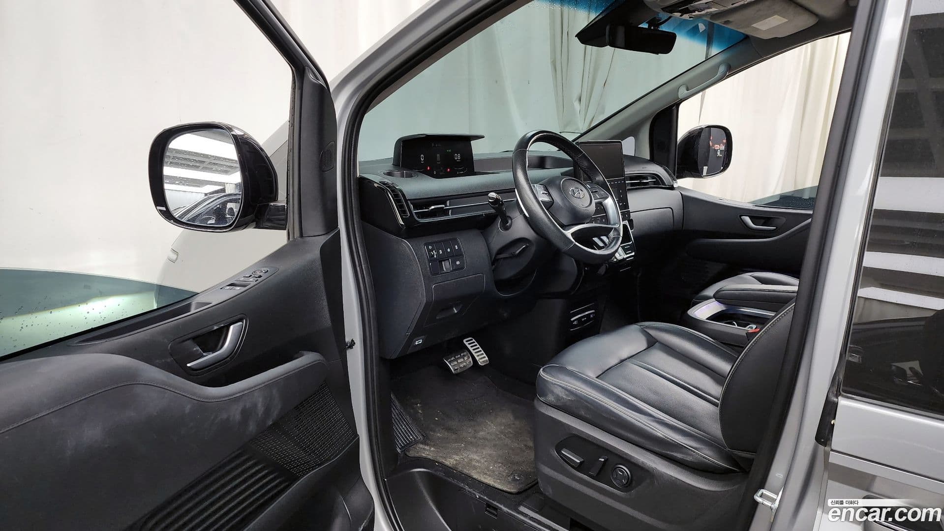 Main__Slider__Photo:Staria Hyundai 2021.9-9