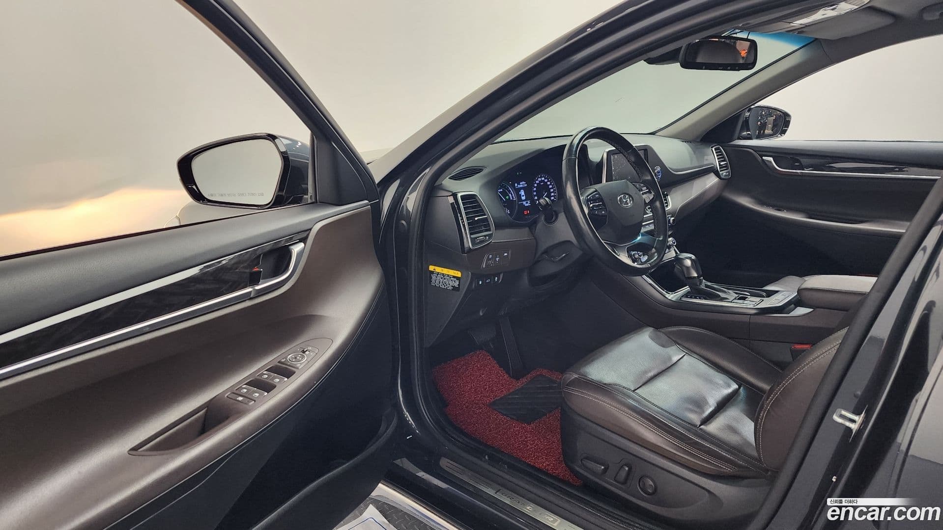 Main__Slider__Photo:Grandeur Hyundai 2019.1-9