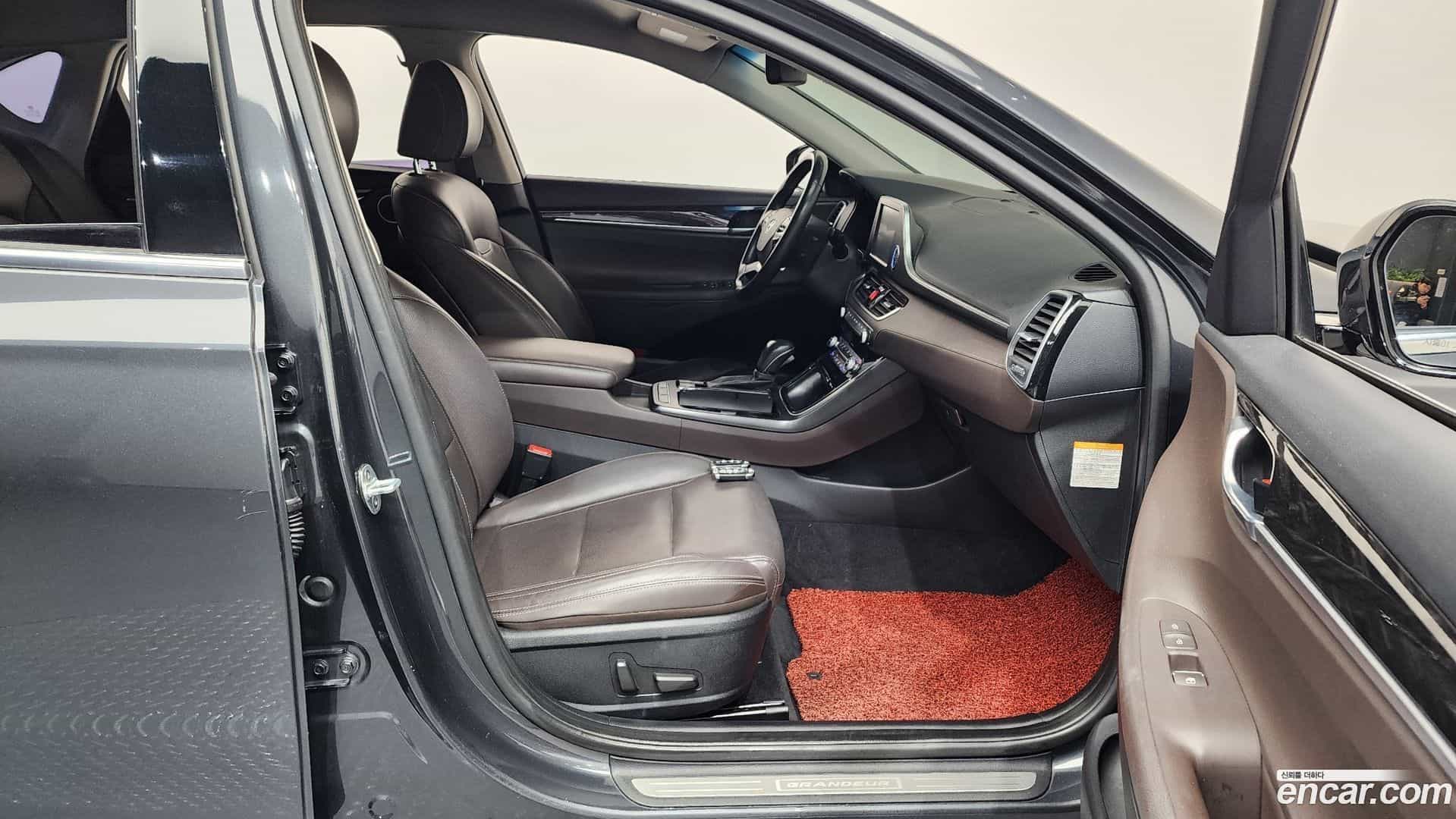 Grandeur Hyundai 2019.1-OPTION-015