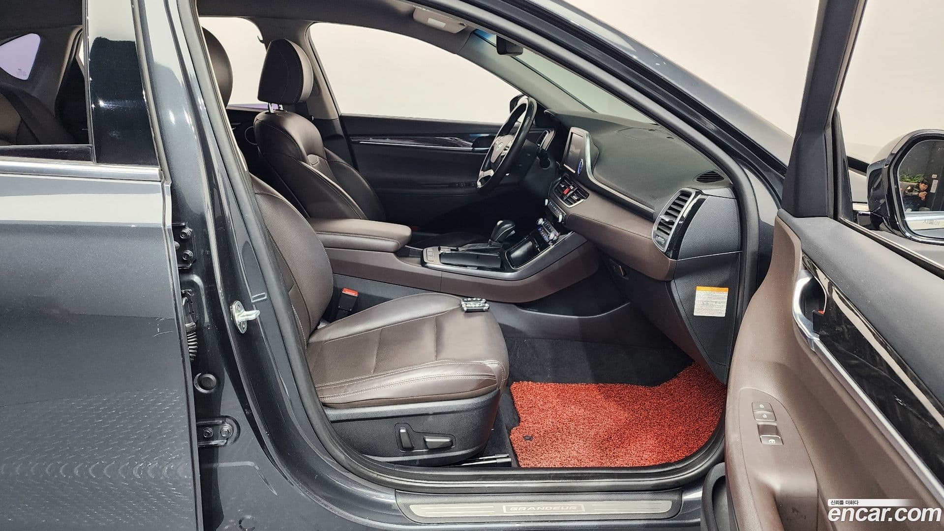 Main__Slider__Photo:Grandeur Hyundai 2019.1-10