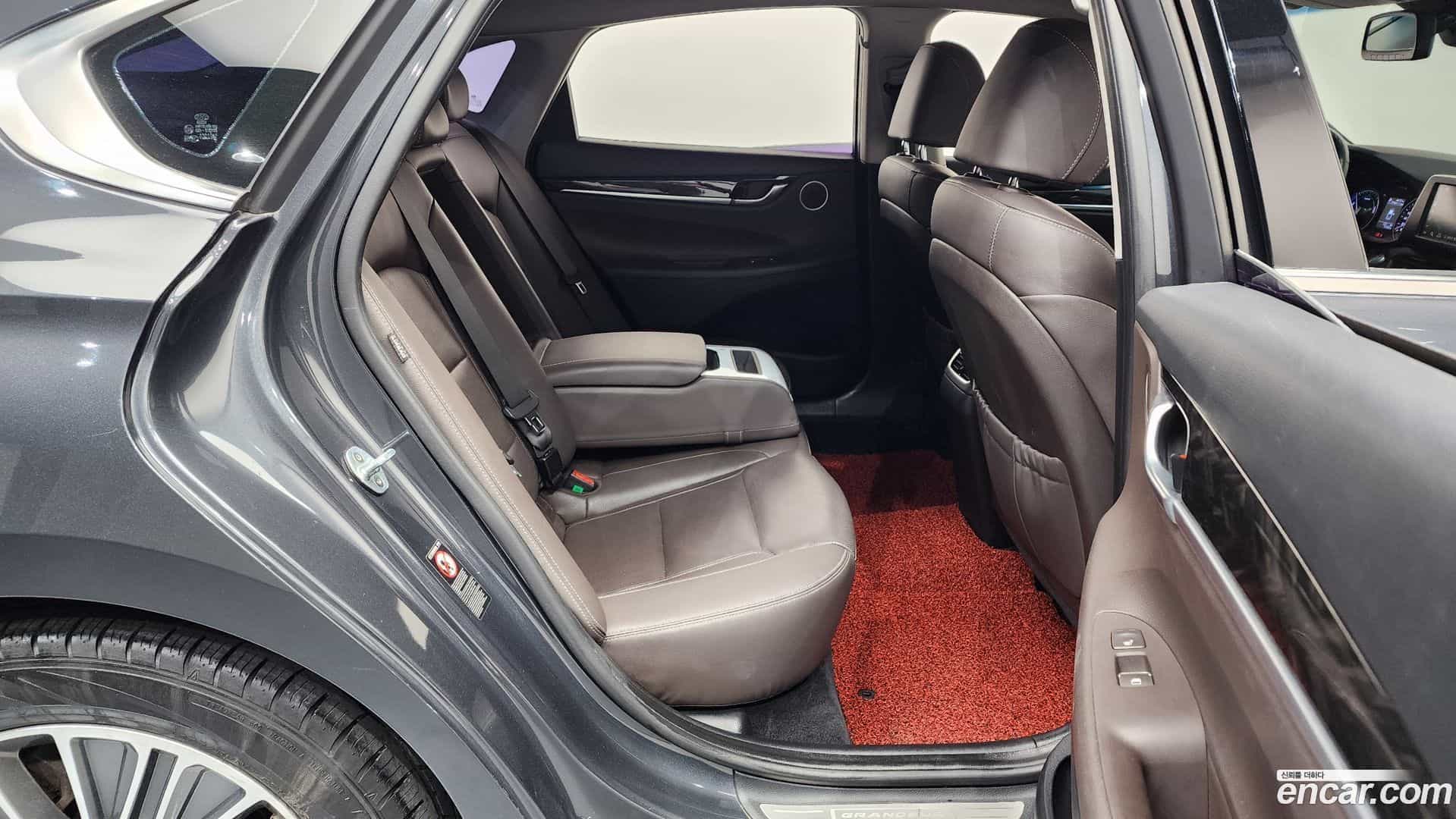 Grandeur Hyundai 2019.1-OPTION-016