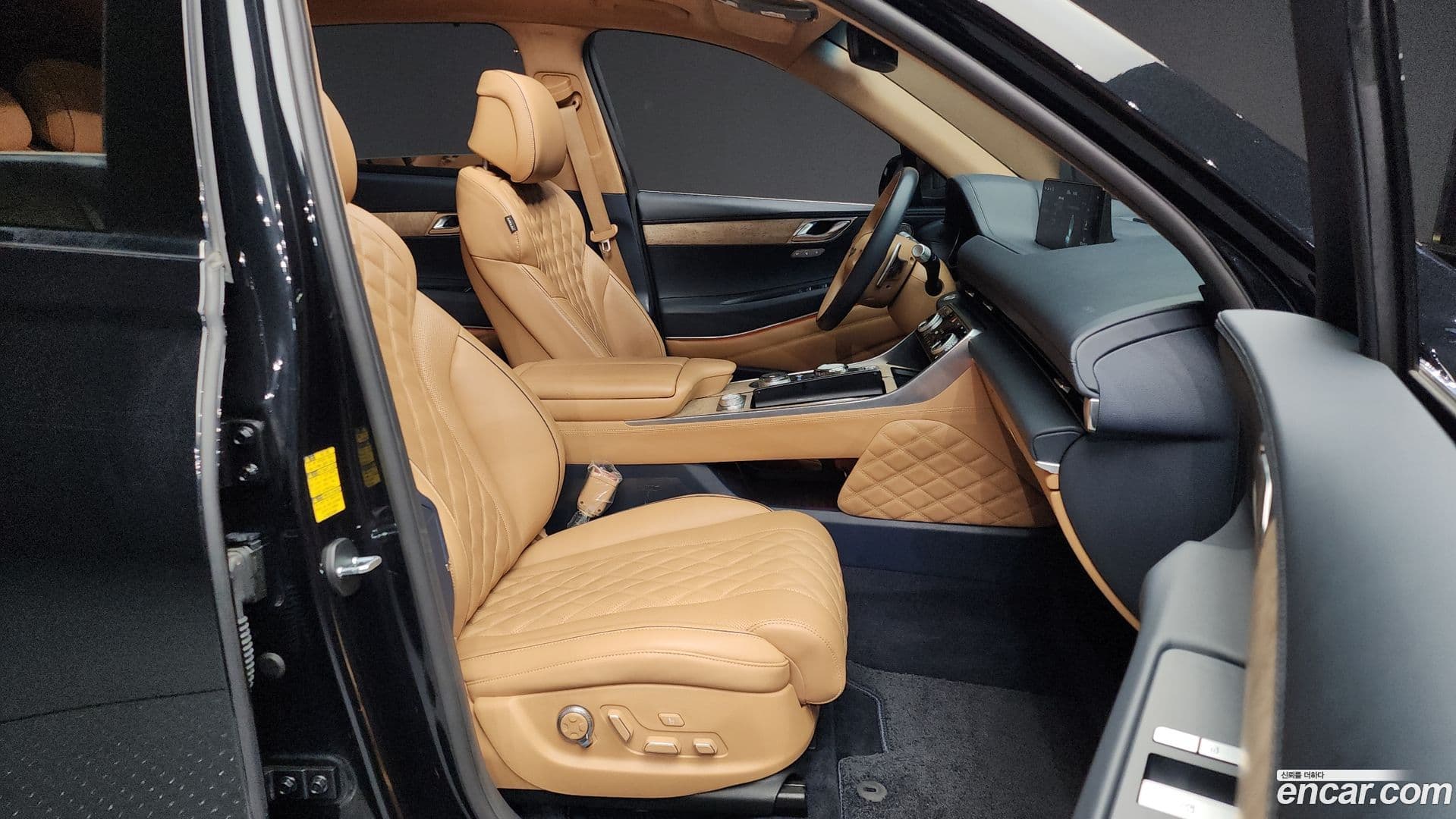 Main__Slider__Photo:GV80 Genesis 2023.0-10