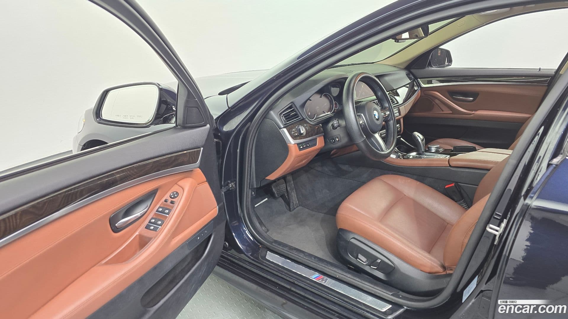 Main__Slider__Photo:5-Series BMW 2016.5-9