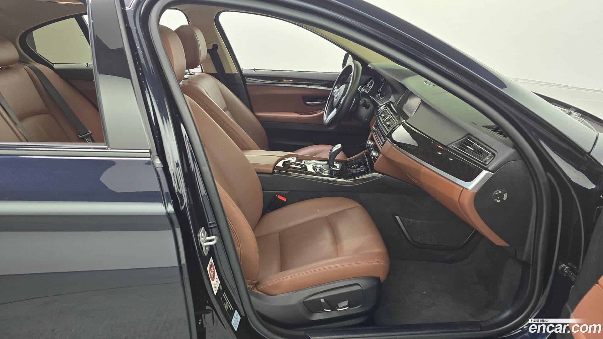 Main__Slider__Photo:5-Series BMW 2016.5-10