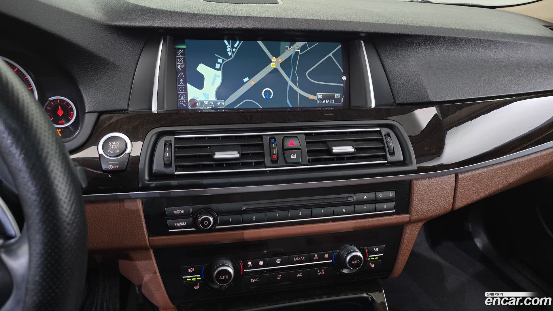 Main__Slider__Photo:5-Series BMW 2016.5-13