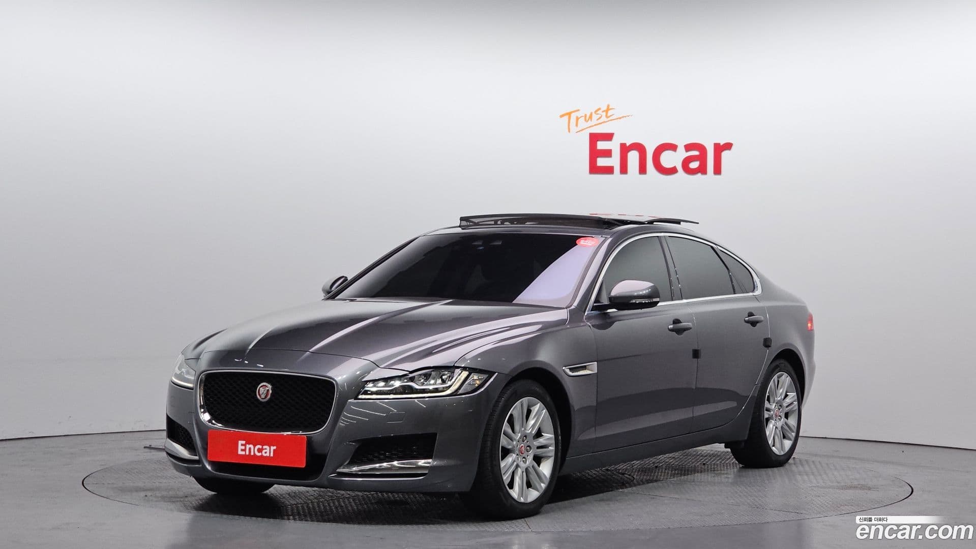 Main__Slider__Photo:XF Jaguar 2018.7-0