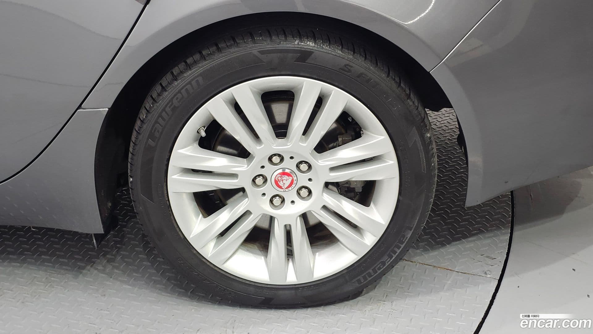 Main__Slider__Photo:XF Jaguar 2018.7-4