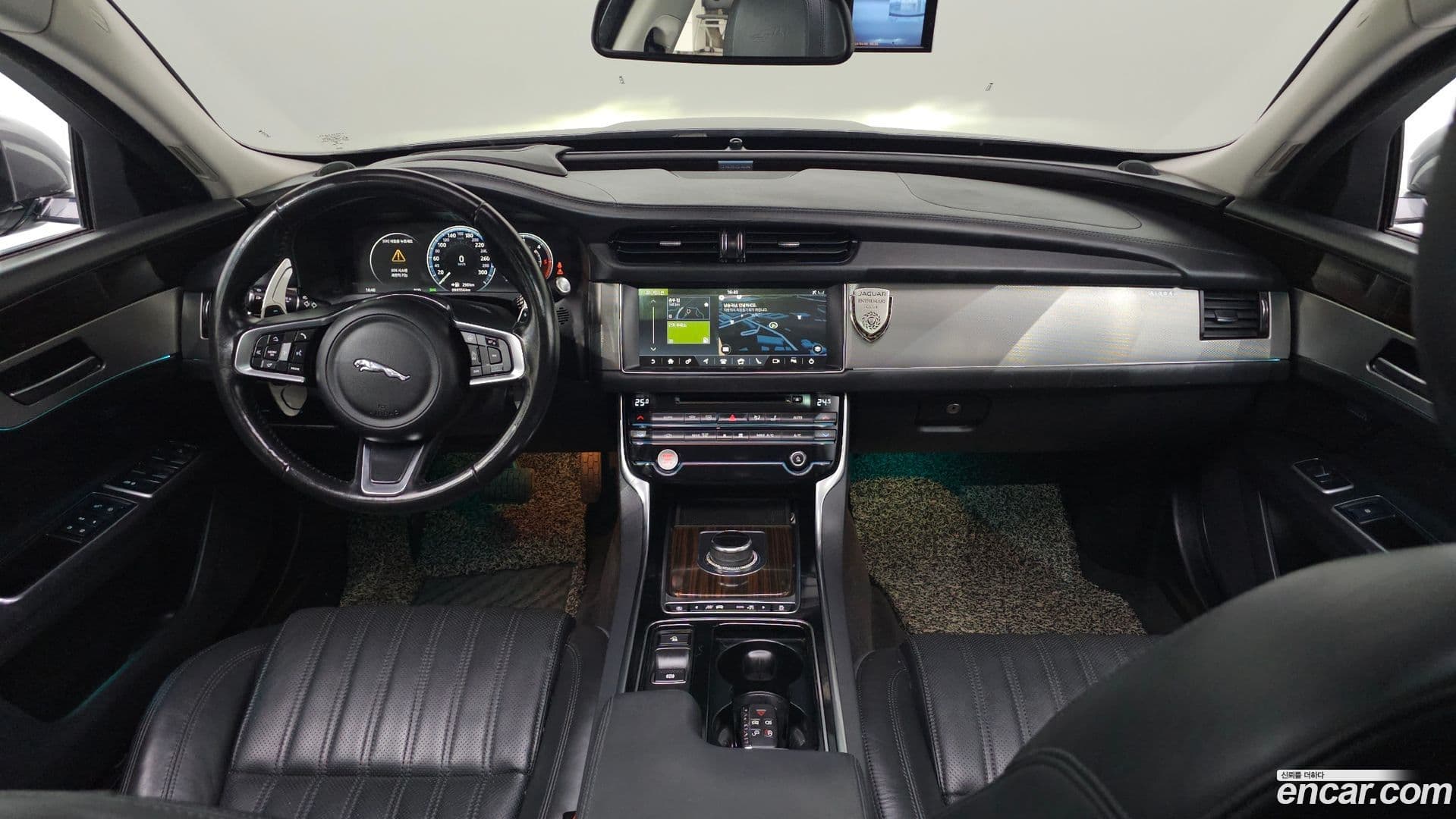 Main__Slider__Photo:XF Jaguar 2018.7-6