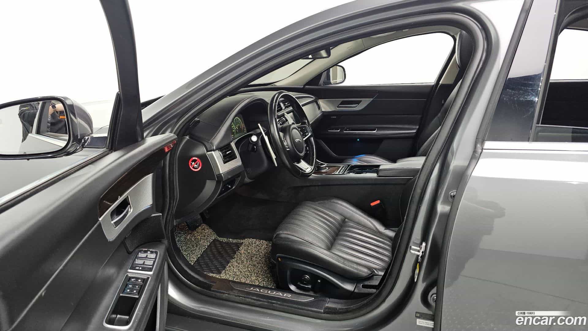 XF Jaguar 2018.7-INNER-010