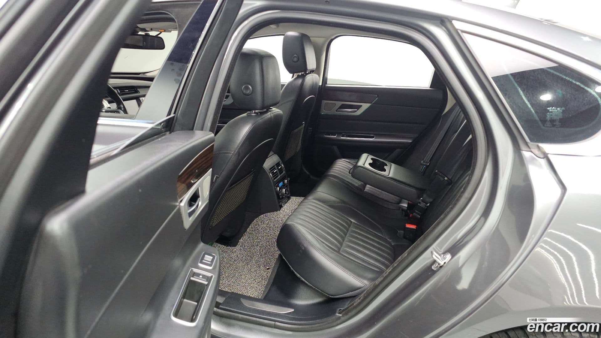 Main__Slider__Photo:XF Jaguar 2018.7-18