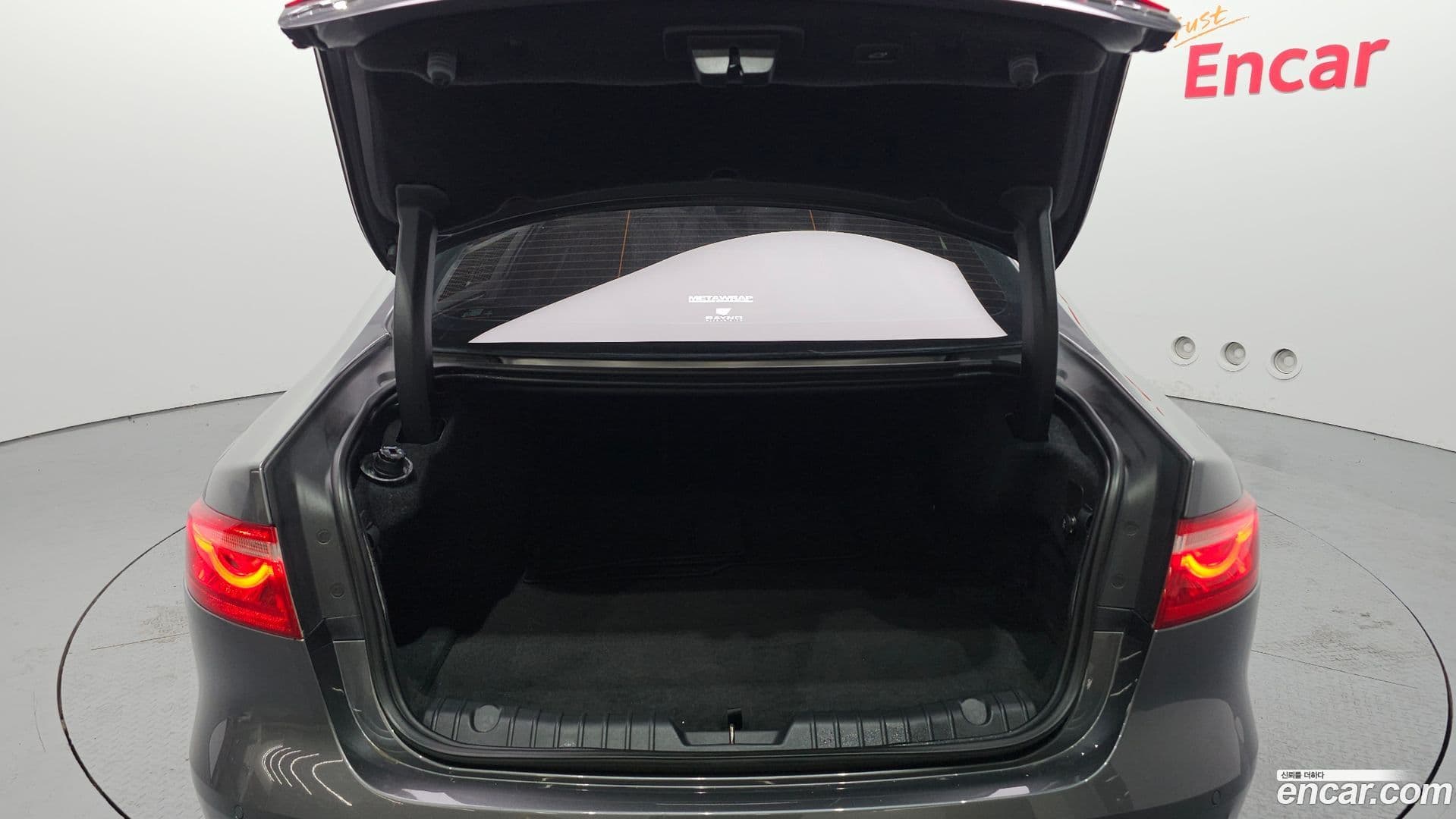 Main__Slider__Photo:XF Jaguar 2018.7-19