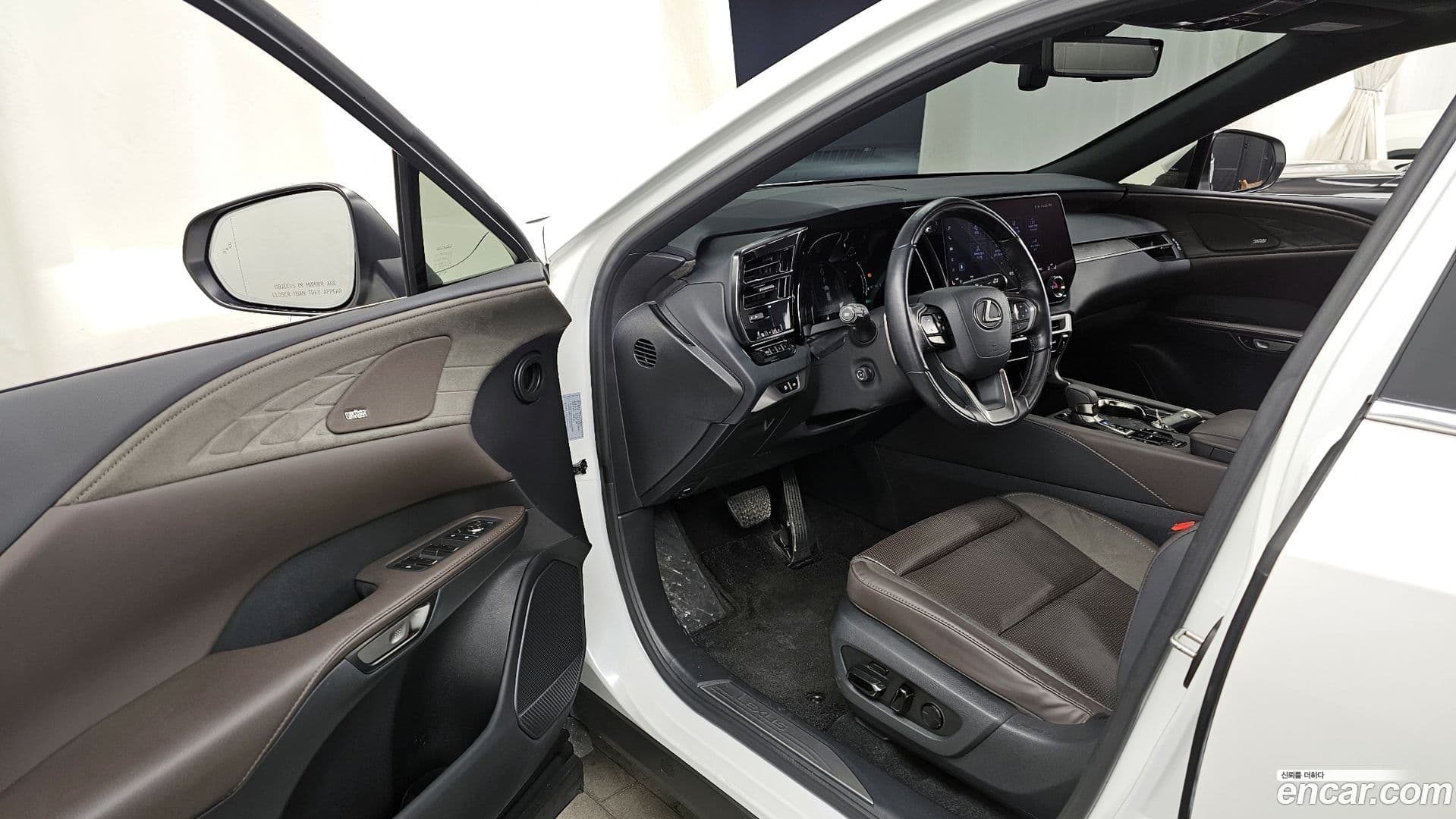 Main__Slider__Photo:RX Lexus 2024.2-9