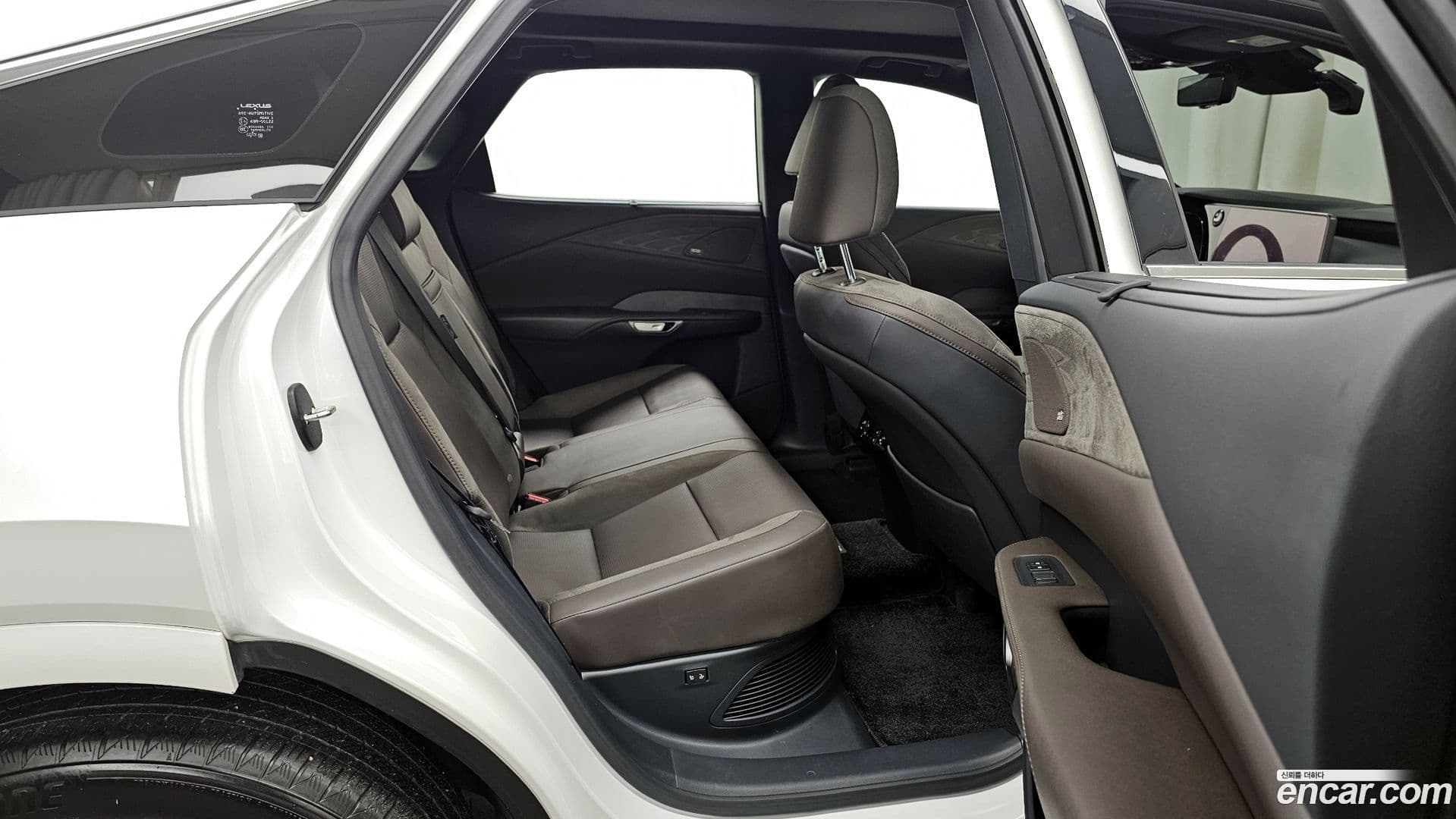 Main__Slider__Photo:RX Lexus 2024.2-11