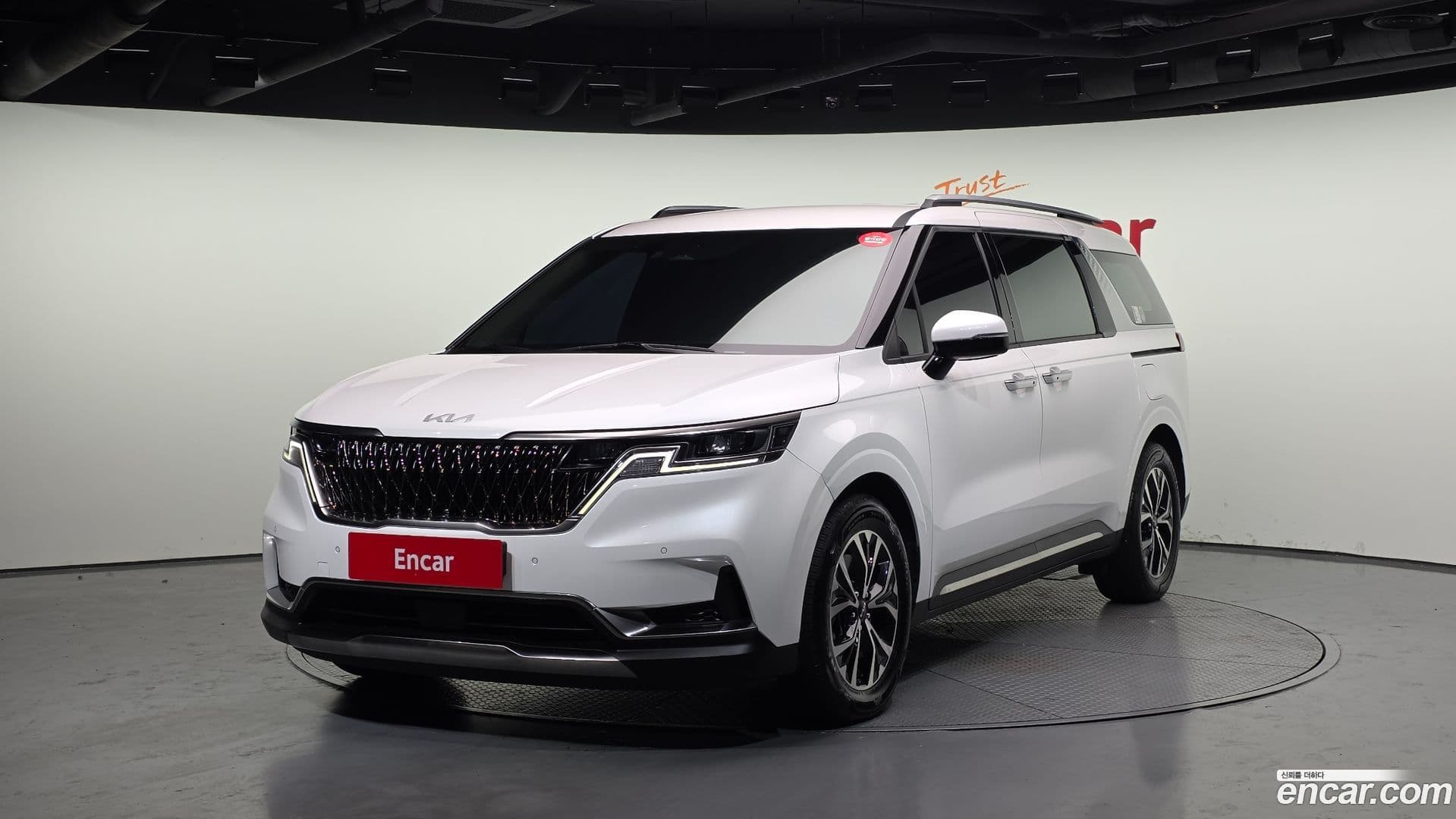 Main__Slider__Photo:Canival Kia 2023.1-0