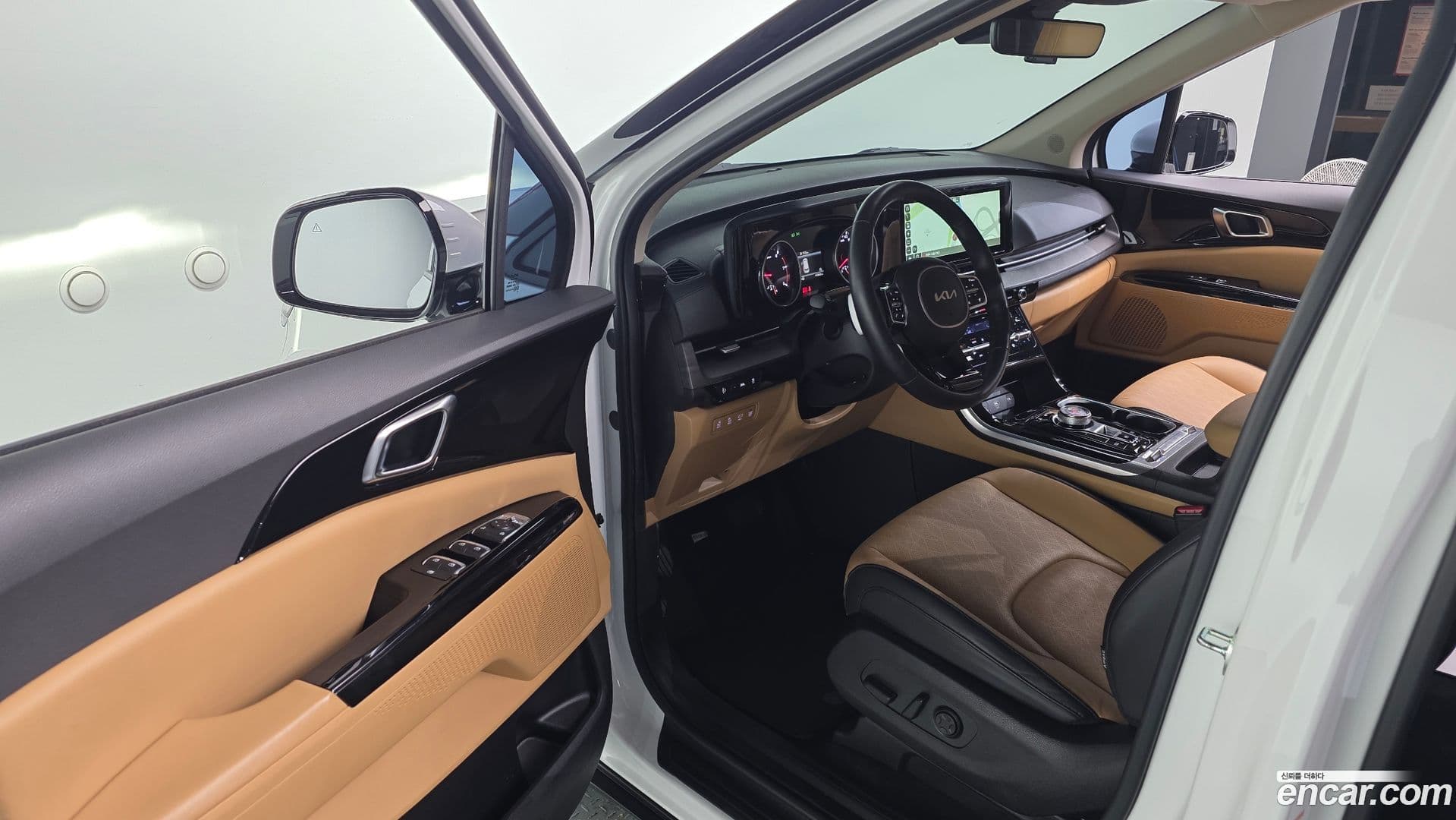 Main__Slider__Photo:Canival Kia 2023.1-10