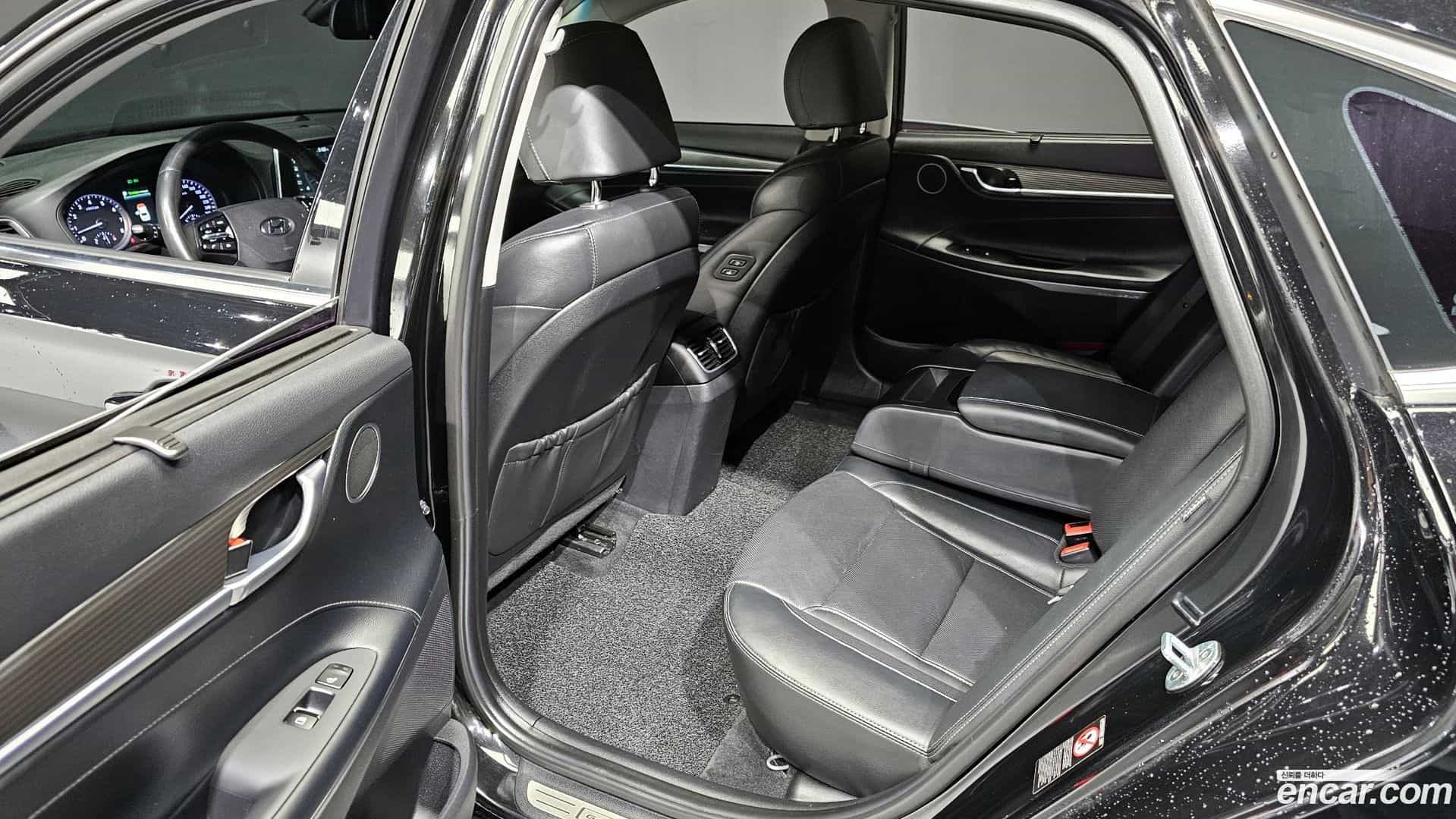 Grandeur Hyundai 2017.10-OPTION-015