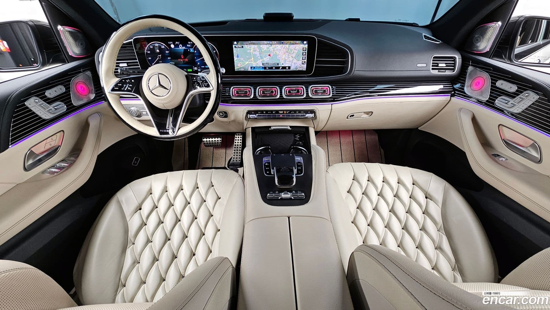 Main__Slider__Photo:GLS-Class Mercedes-Benz 2021.10-6