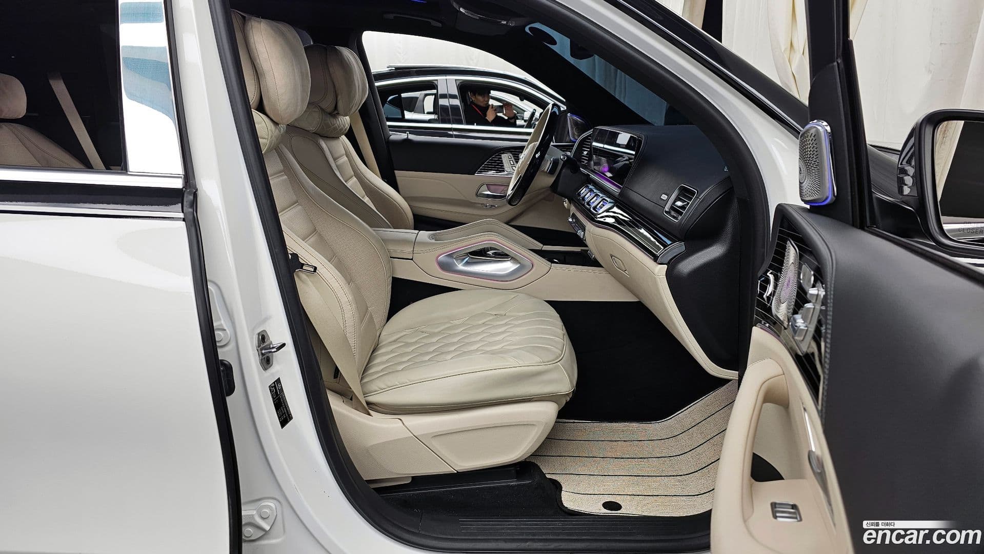 Main__Slider__Photo:GLS-Class Mercedes-Benz 2021.10-10