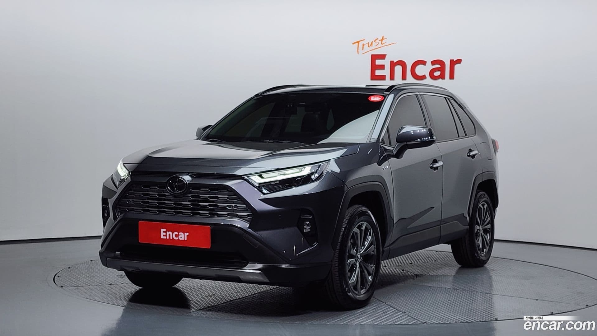 Main__Slider__Photo:RAV4 Toyota 2025.2-0