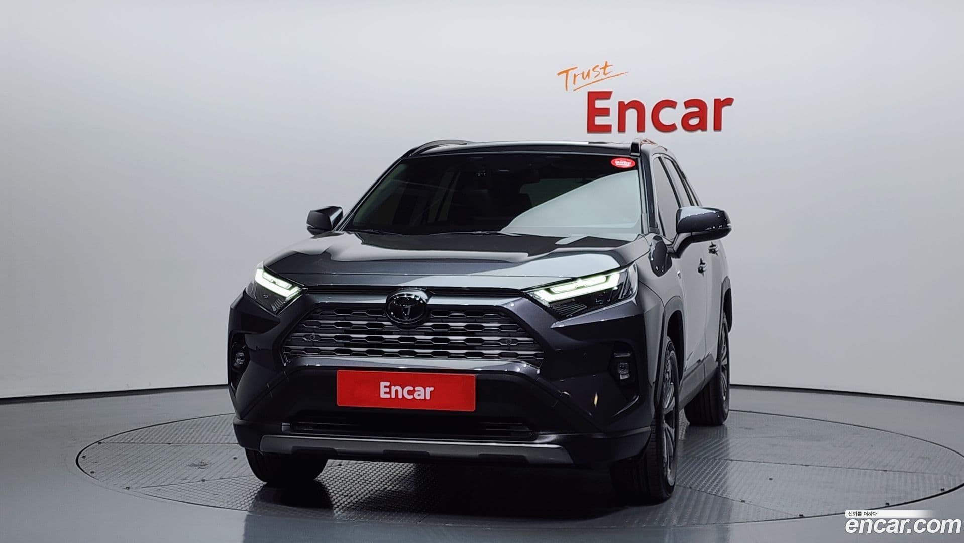 Main__Slider__Photo:RAV4 Toyota 2025.2-2