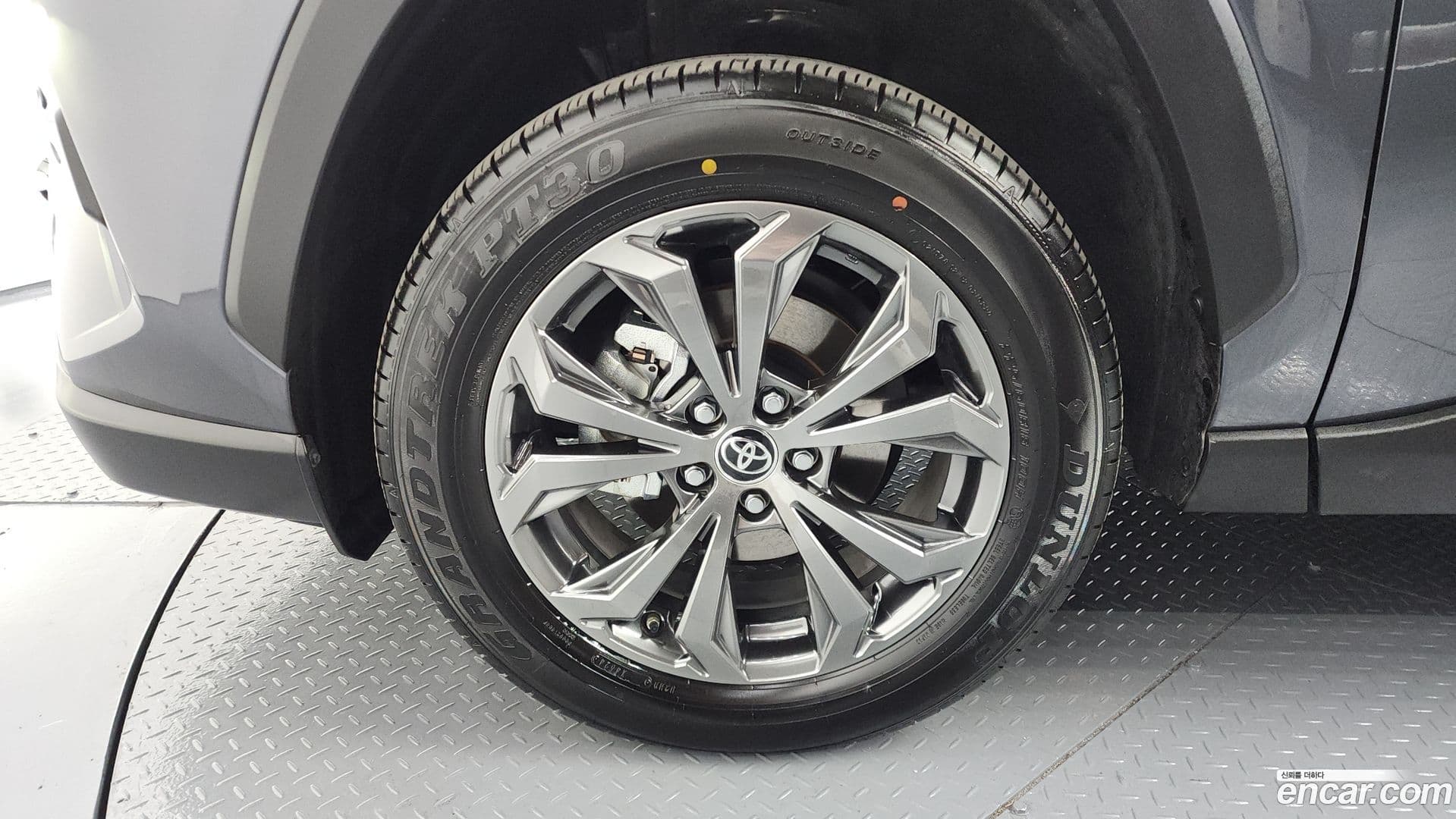 Main__Slider__Photo:RAV4 Toyota 2025.2-4