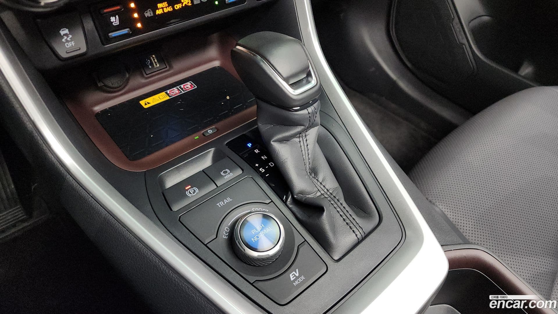 Main__Slider__Photo:RAV4 Toyota 2025.2-8