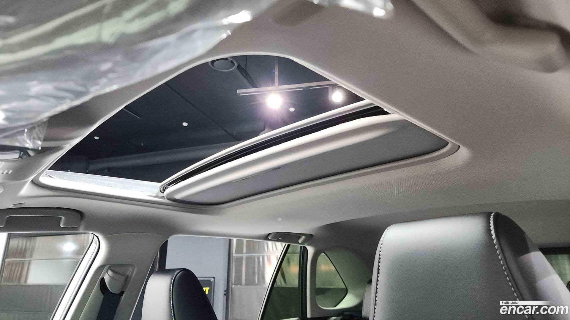 Main__Slider__Photo:RAV4 Toyota 2025.2-16