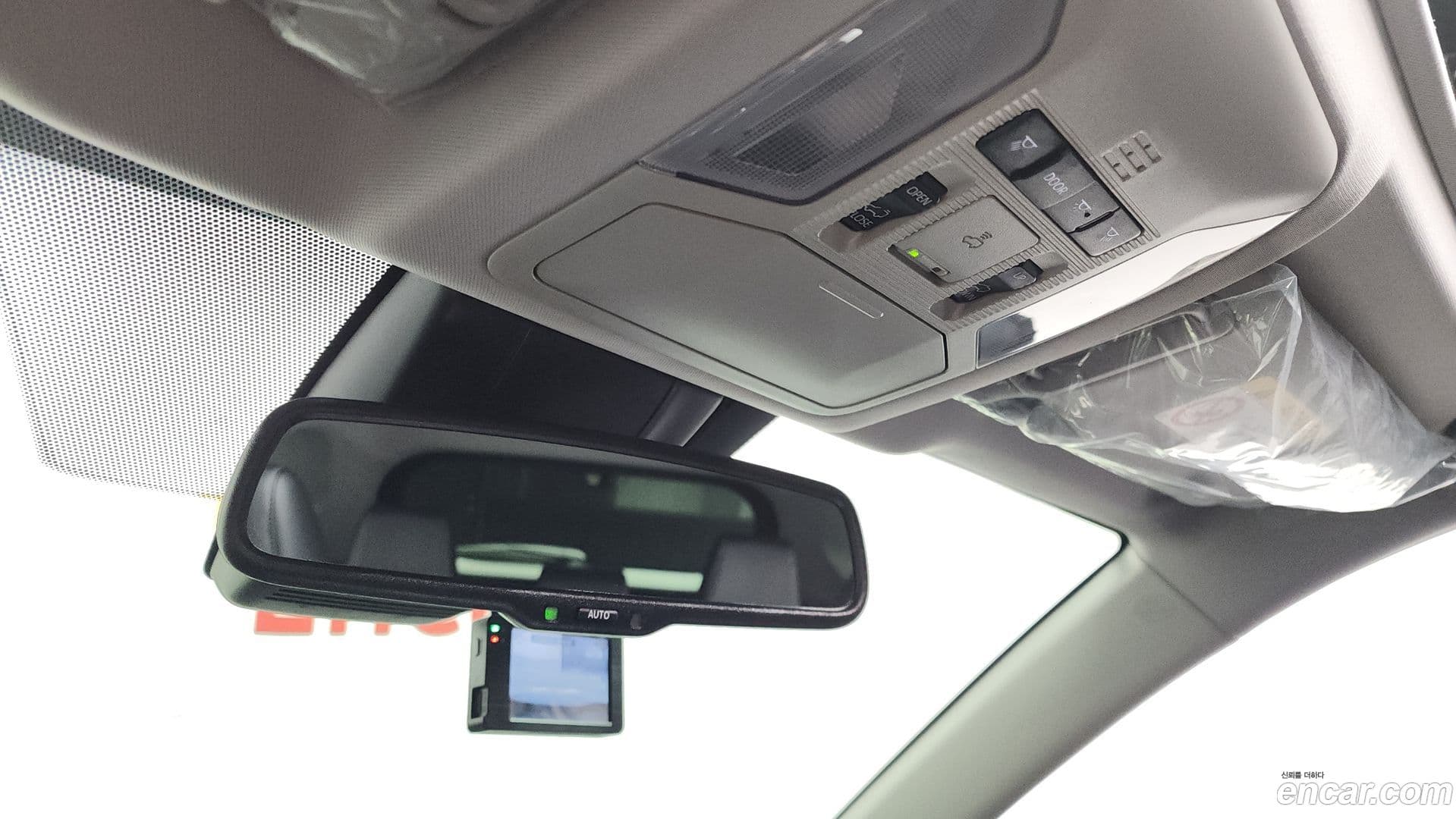 Main__Slider__Photo:RAV4 Toyota 2025.2-17