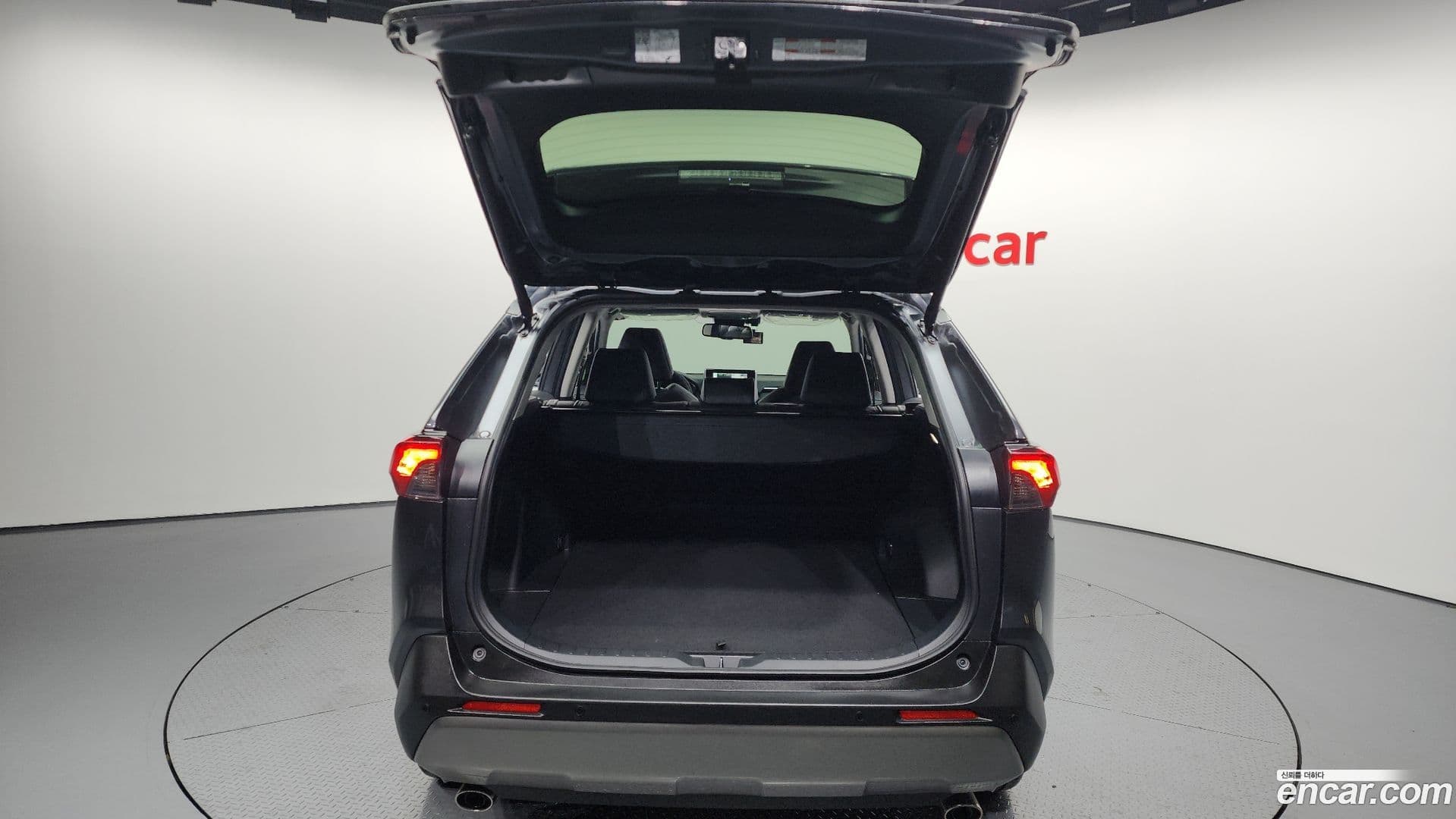 Main__Slider__Photo:RAV4 Toyota 2025.2-19