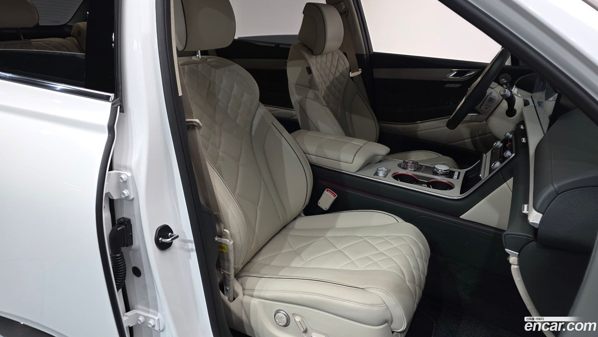 Main__Slider__Photo:GV80 Genesis 2025.4-9