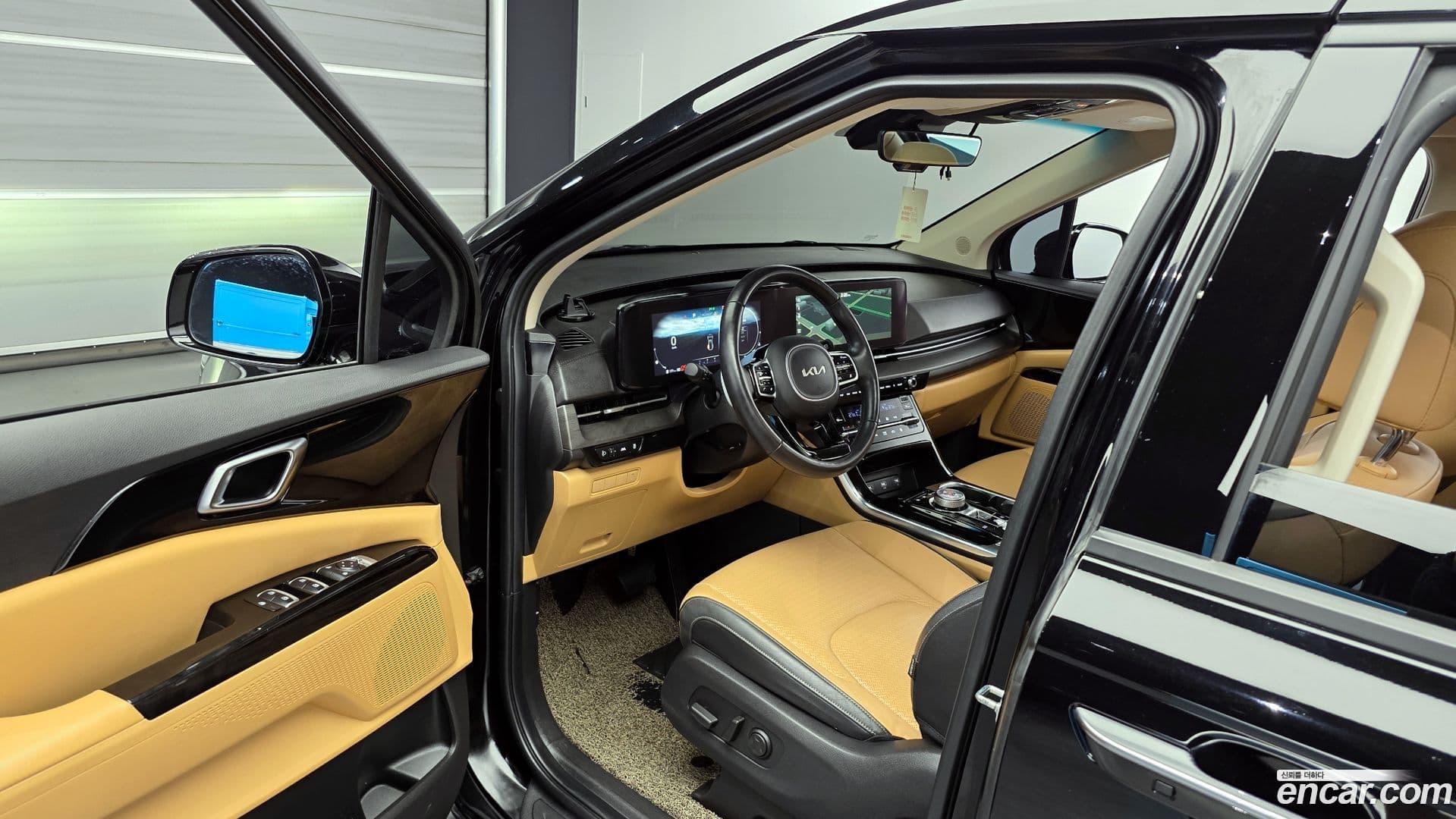 Main__Slider__Photo:Canival Kia 2023.0-9