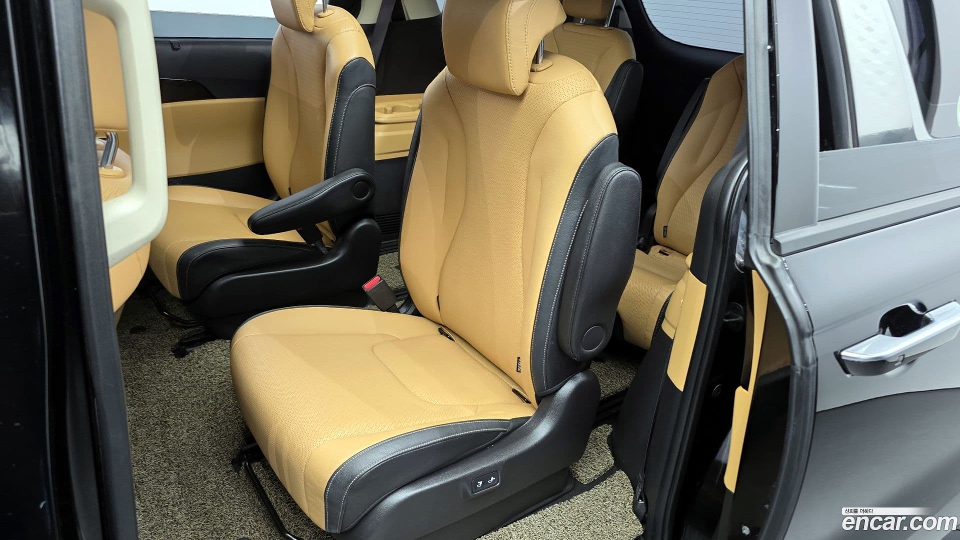 Main__Slider__Photo:Canival Kia 2023.0-10