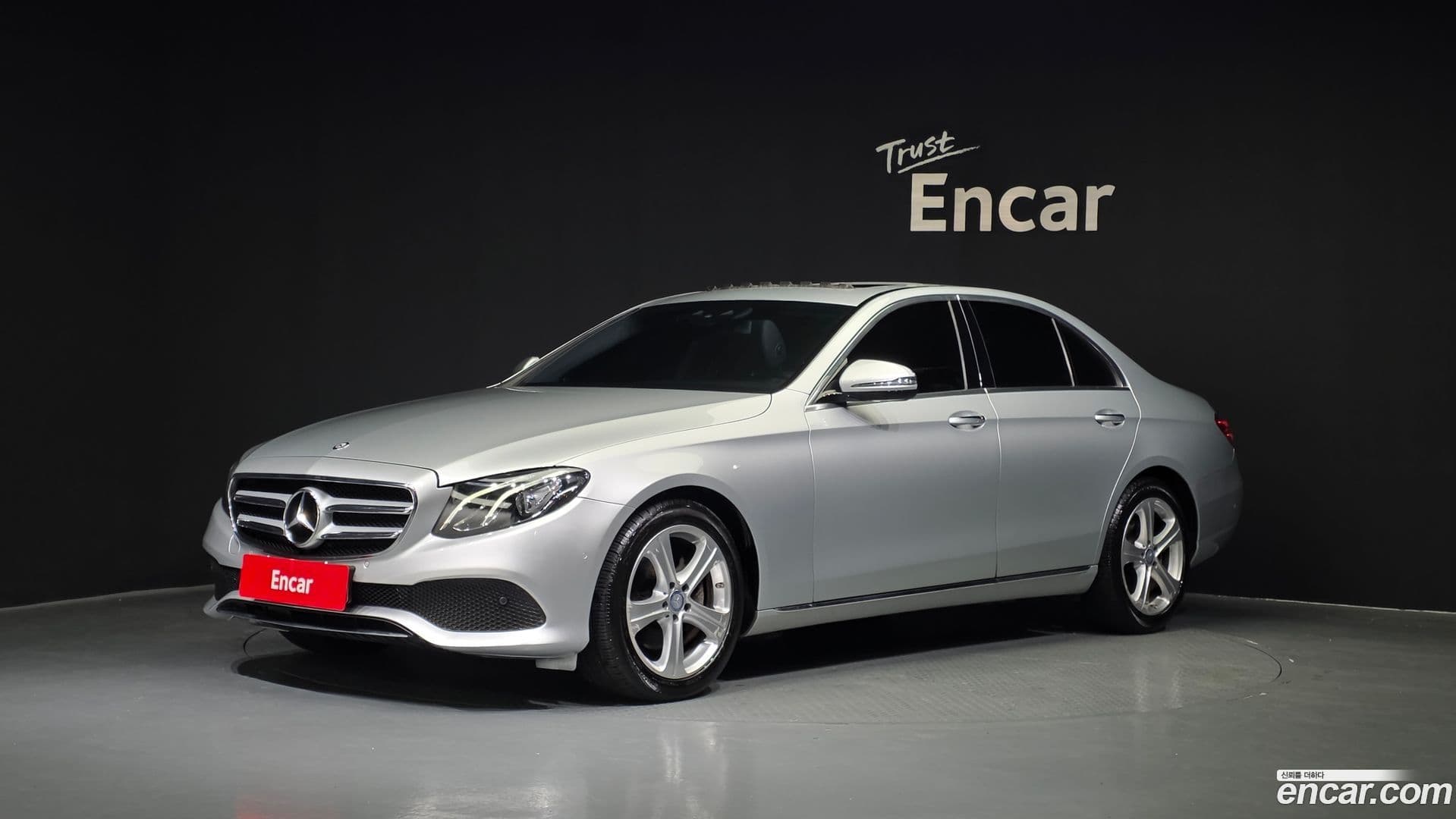 Main__Slider__Photo:E-Class Mercedes-Benz 2017.1-0