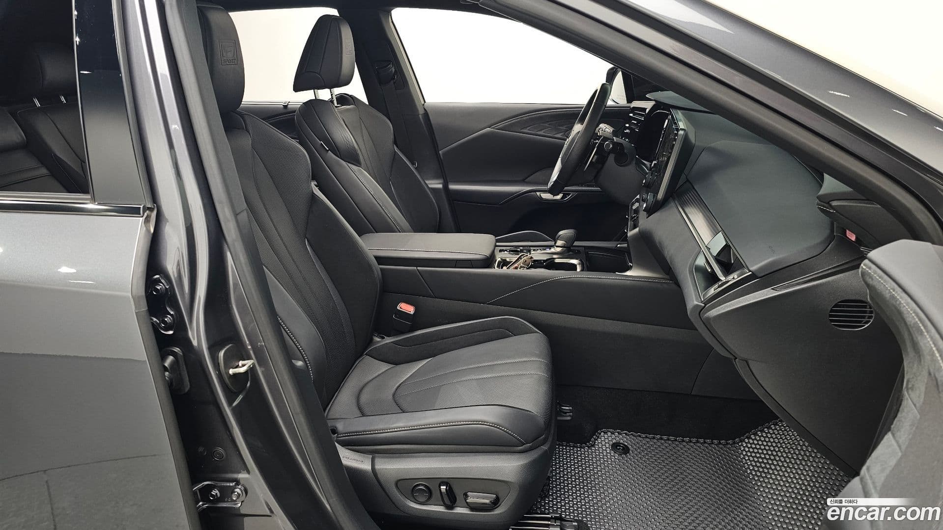 Main__Slider__Photo:RX Lexus 2023.9-10