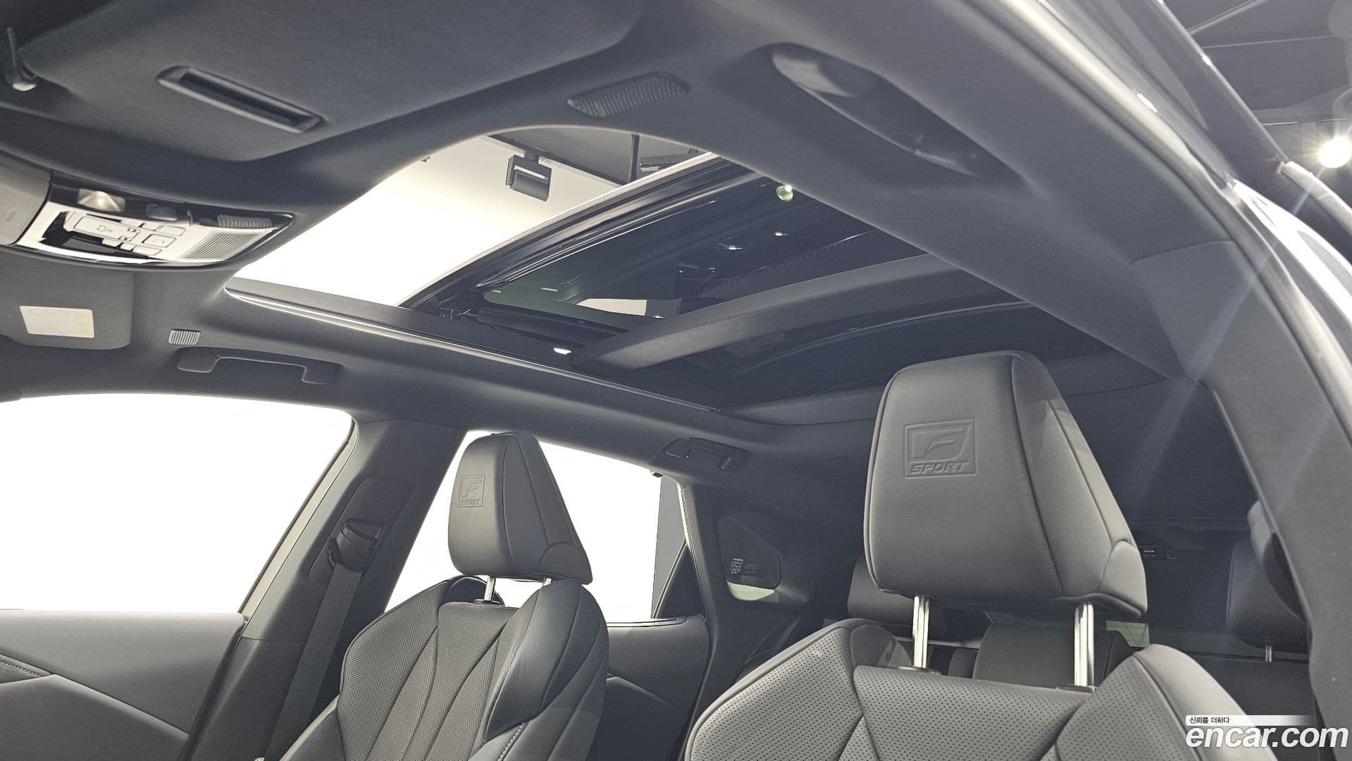 Main__Slider__Photo:RX Lexus 2023.9-19