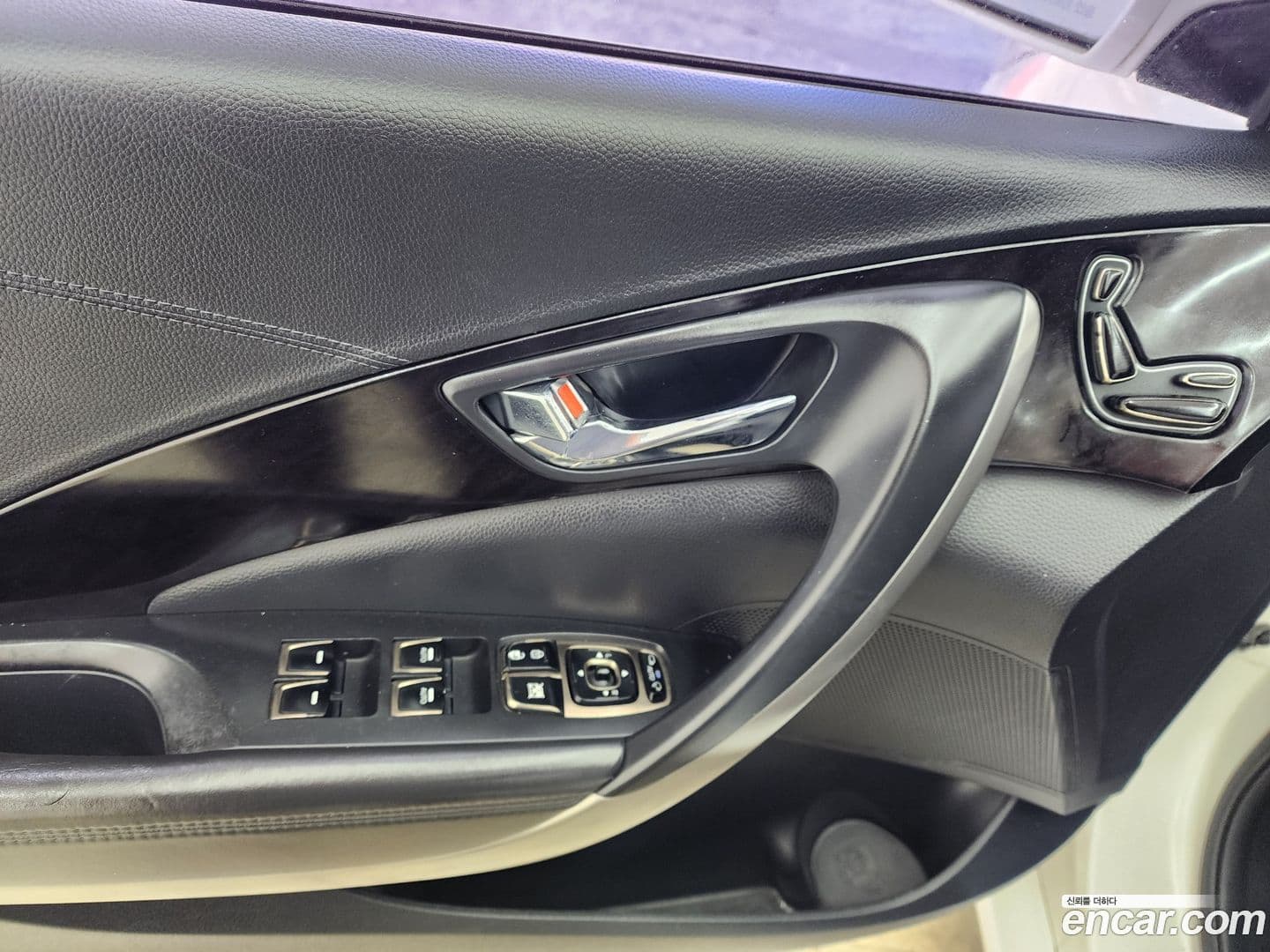 Main__Slider__Photo:Grandeur Hyundai 2013.0-16