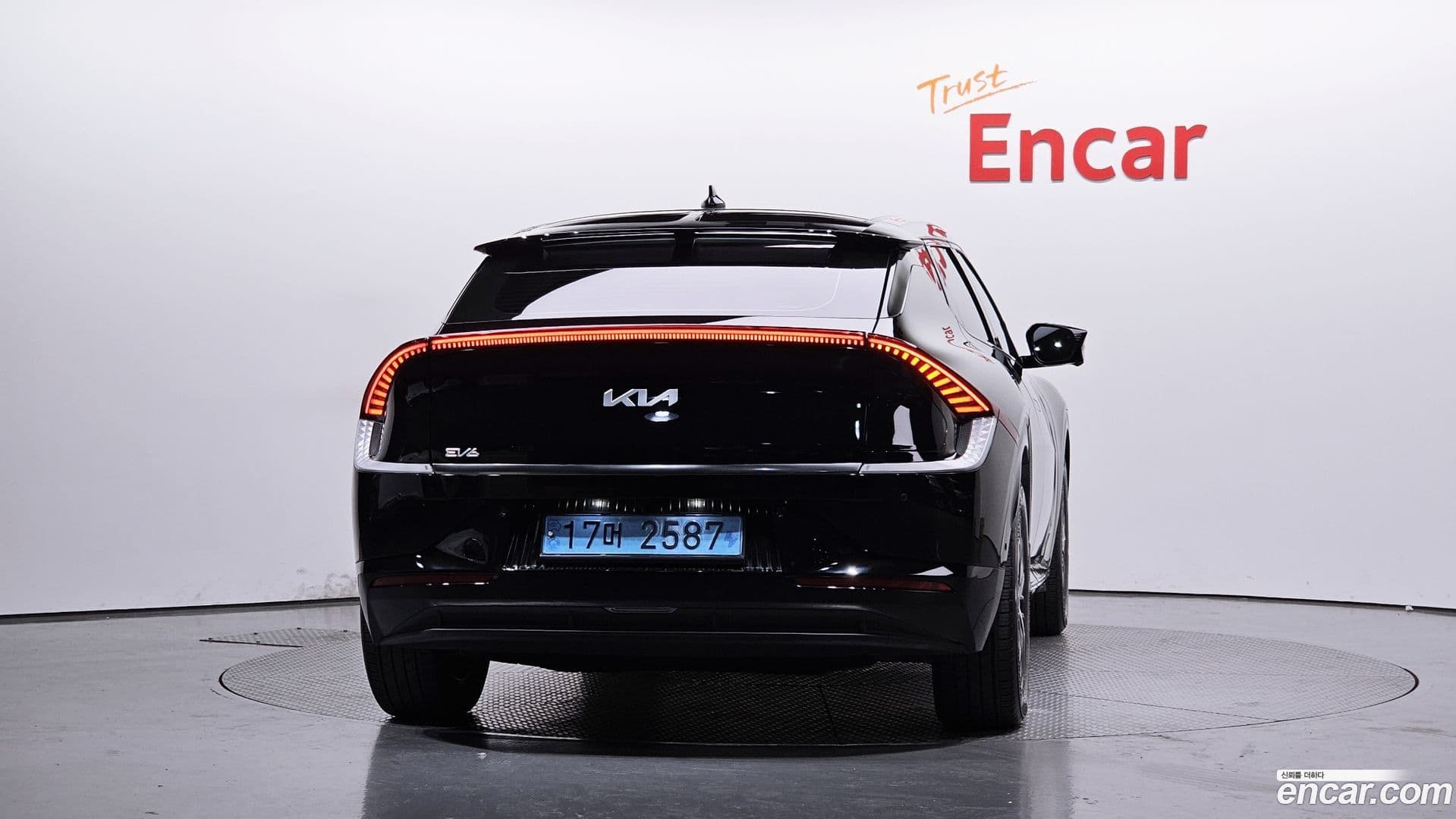 Main__Slider__Photo:EV6 Kia 2022.10-3