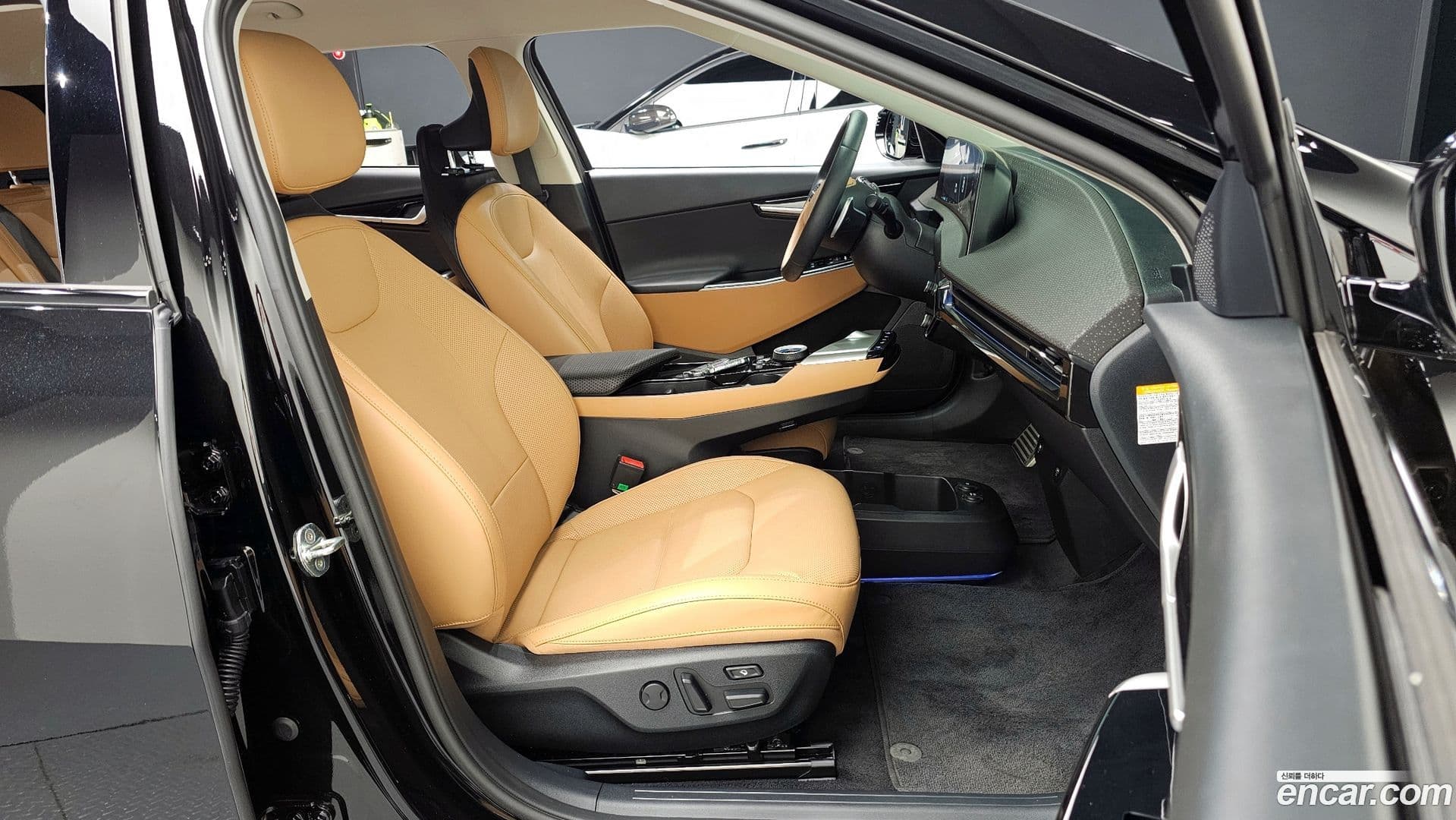 Main__Slider__Photo:EV6 Kia 2022.10-9