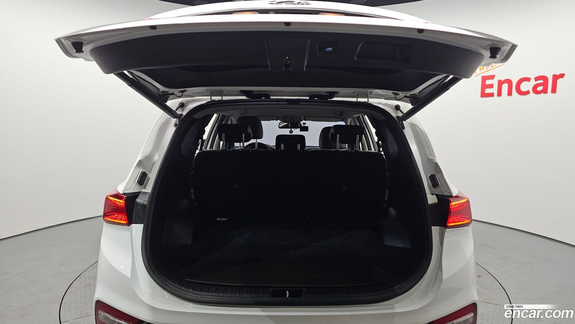 Main__Slider__Photo:Santafe Hyundai 2019.2-19