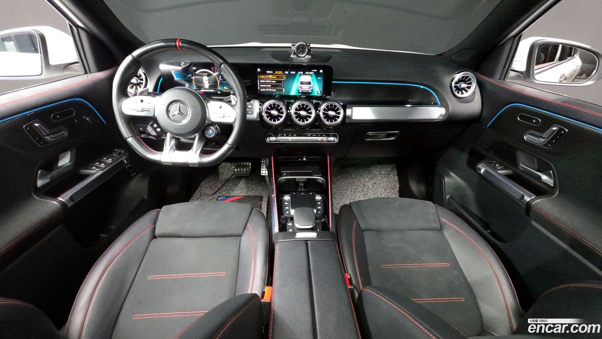 Main__Slider__Photo:GLB-Class Mercedes-Benz 2022.9-6