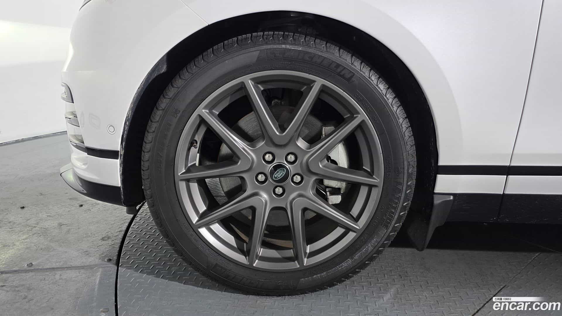 Range Rover Velar Land Rover 2024.10-OUTER-005