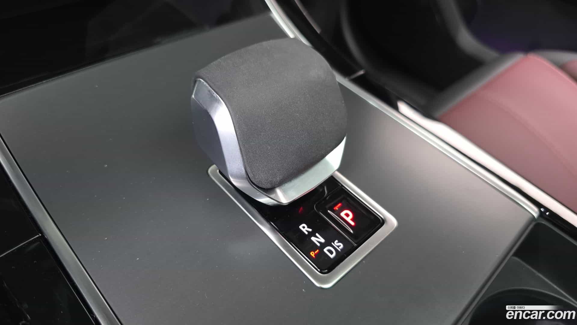 Range Rover Velar Land Rover 2024.10-INNER-009