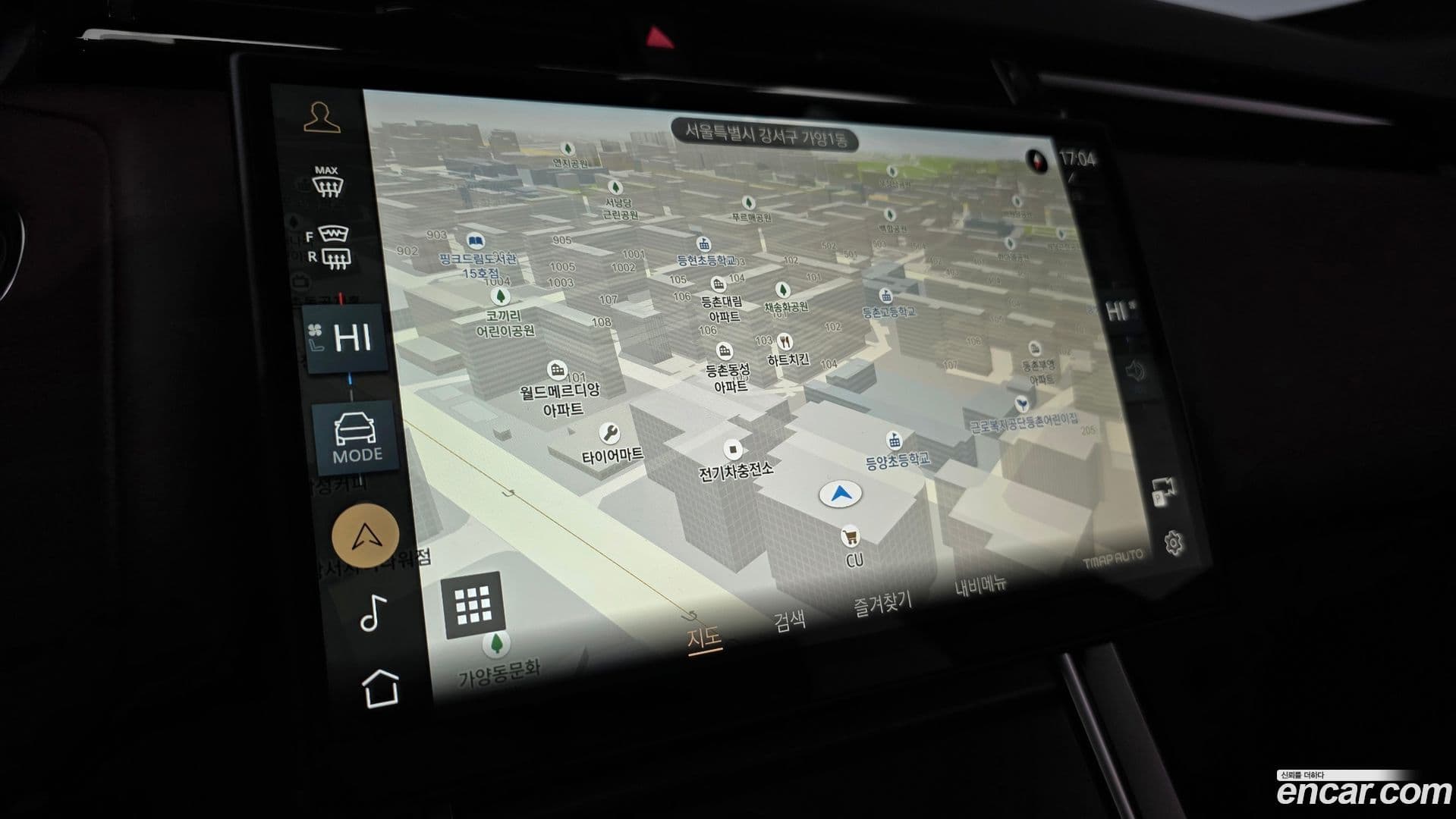 Main__Slider__Photo:Range Rover Velar Land Rover 2024.10-14