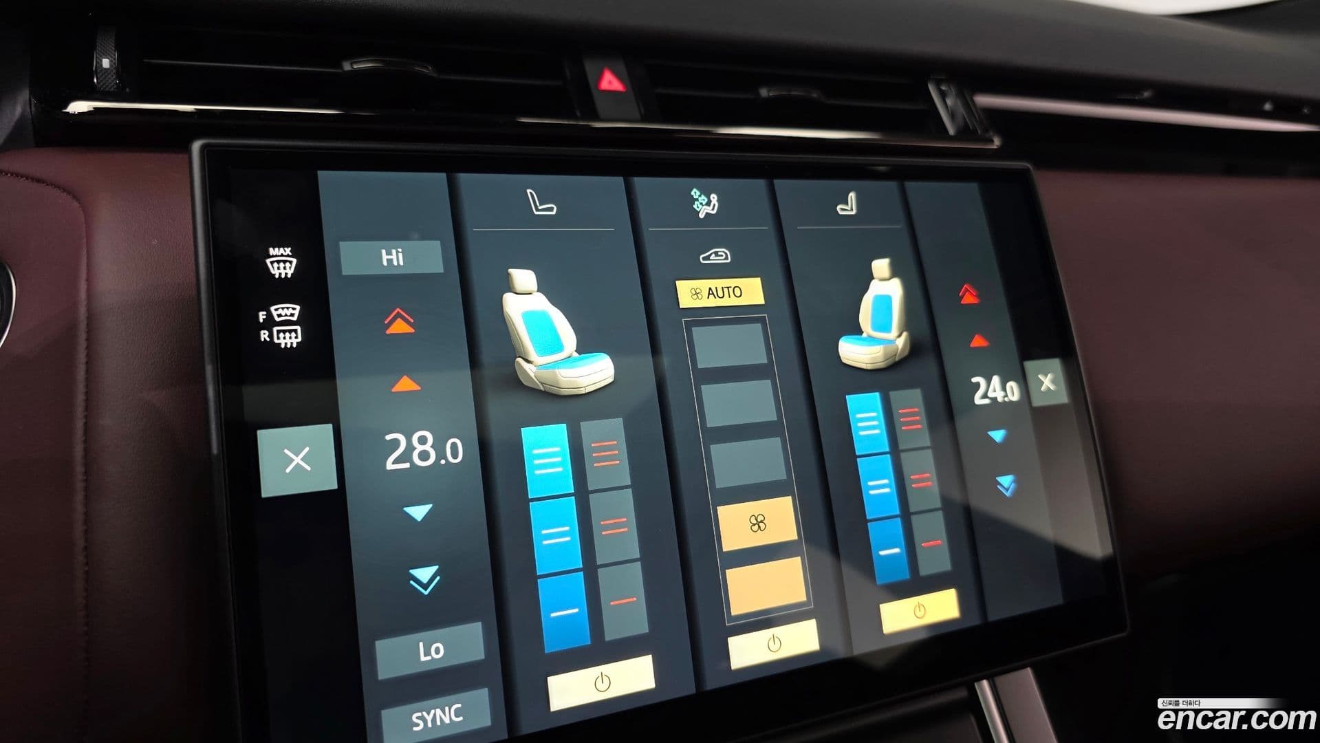 Main__Slider__Photo:Range Rover Velar Land Rover 2024.10-15