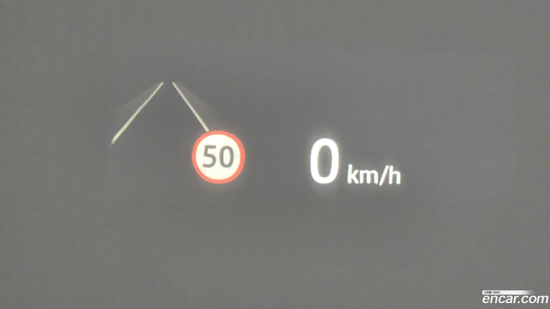 Main__Slider__Photo:Range Rover Velar Land Rover 2024.10-18