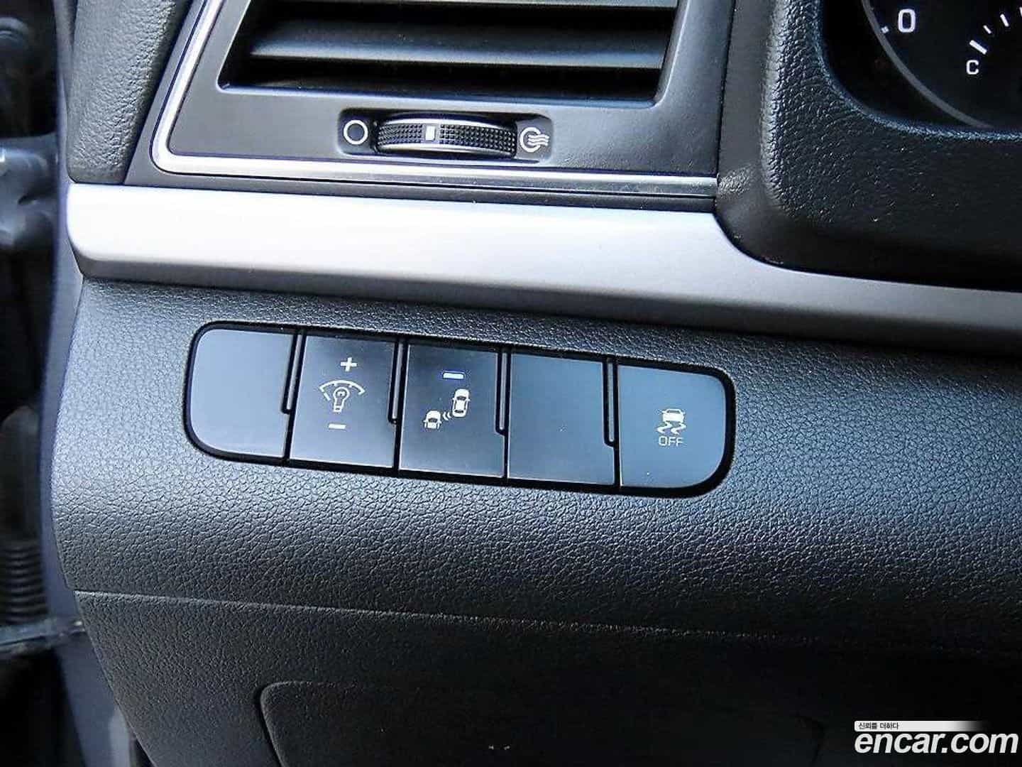 AVANTE Hyundai 2016.10-OPTION-016