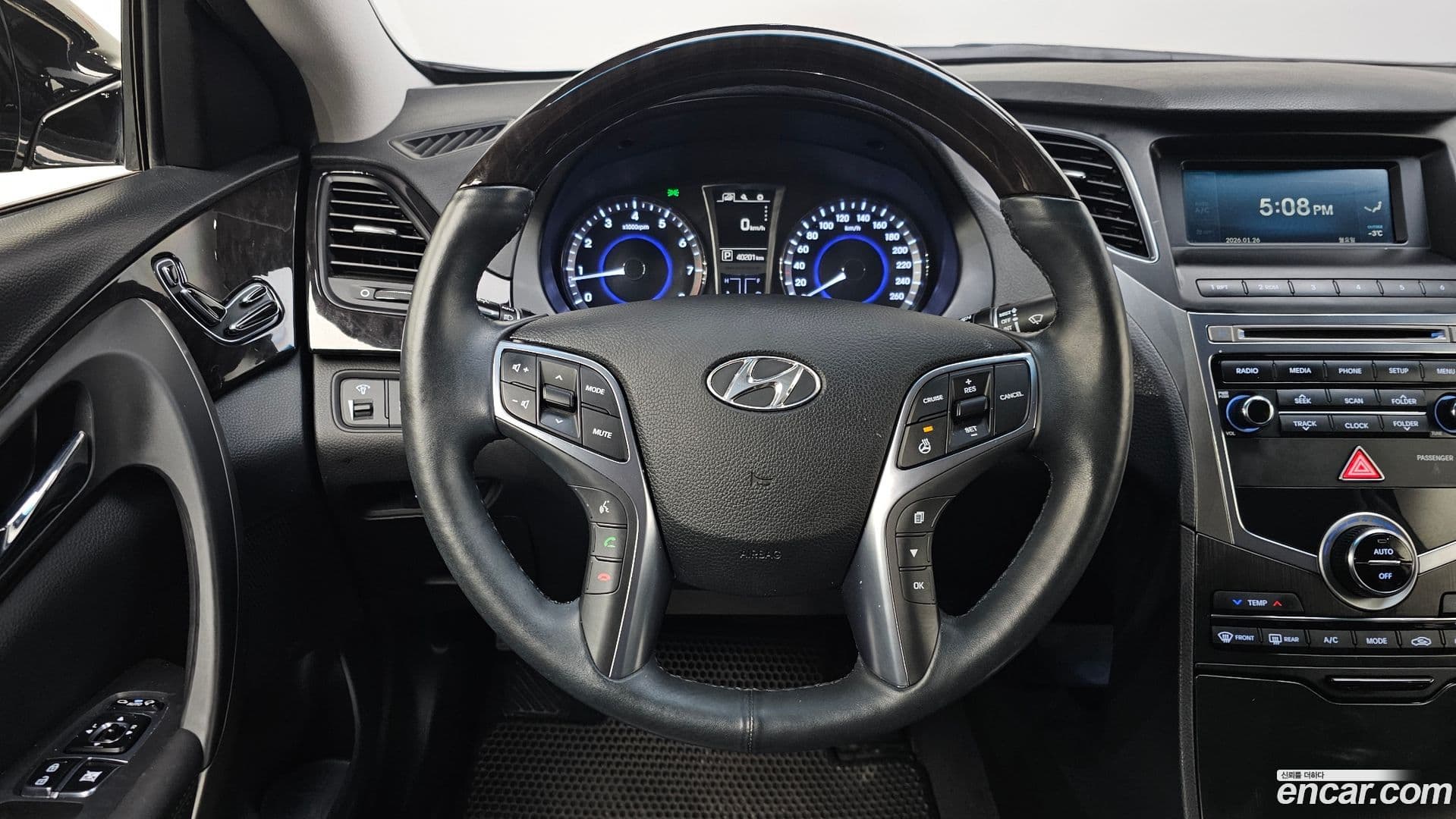 Main__Slider__Photo:Grandeur Hyundai 2016.6-12